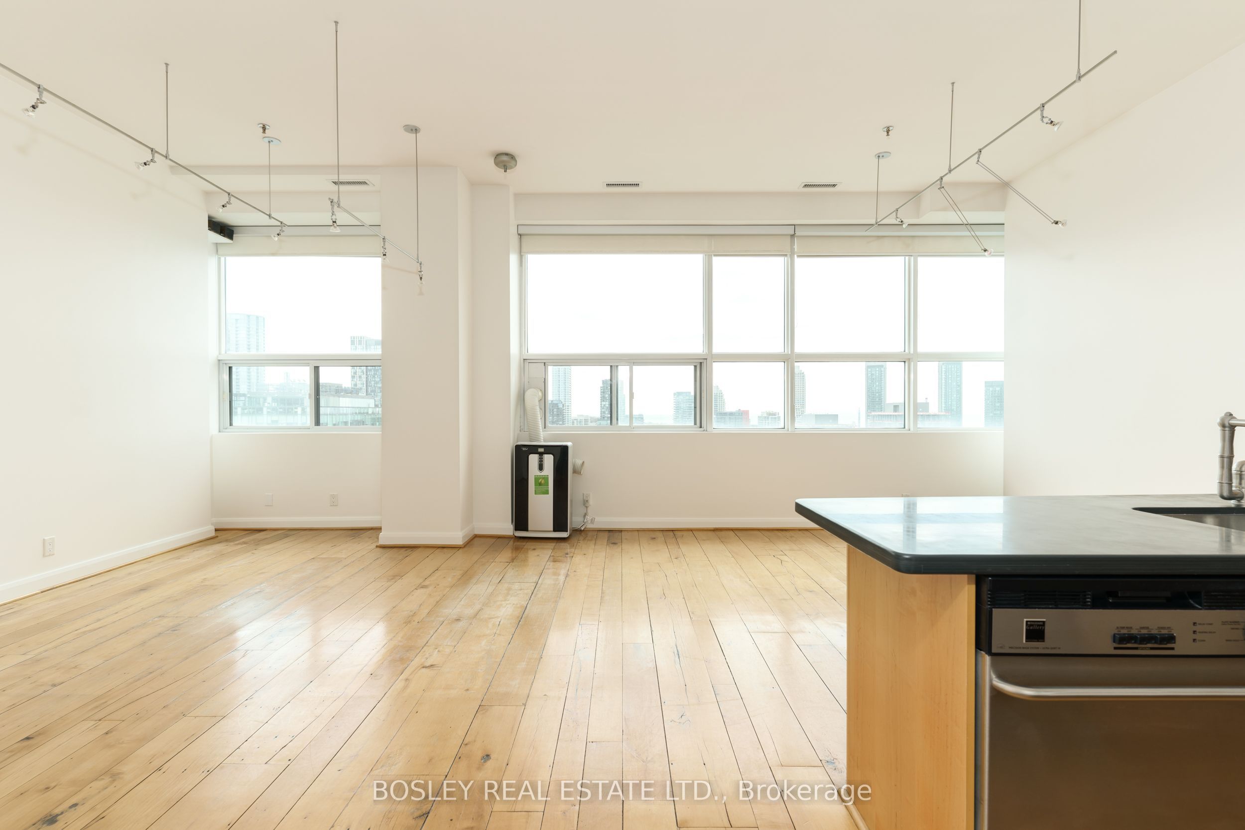 700 King Street W 1212, Toronto, ON M5V 2Y6 photo 5