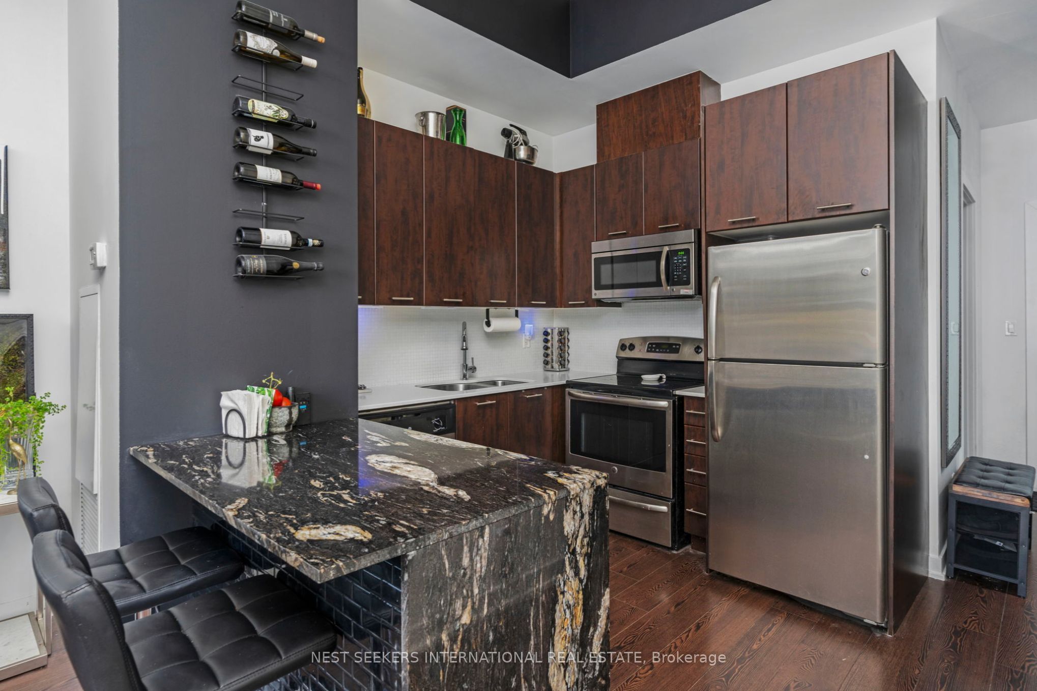 20 Bruyeres Mews 705, Toronto, ON M5V 0G8 photo 4