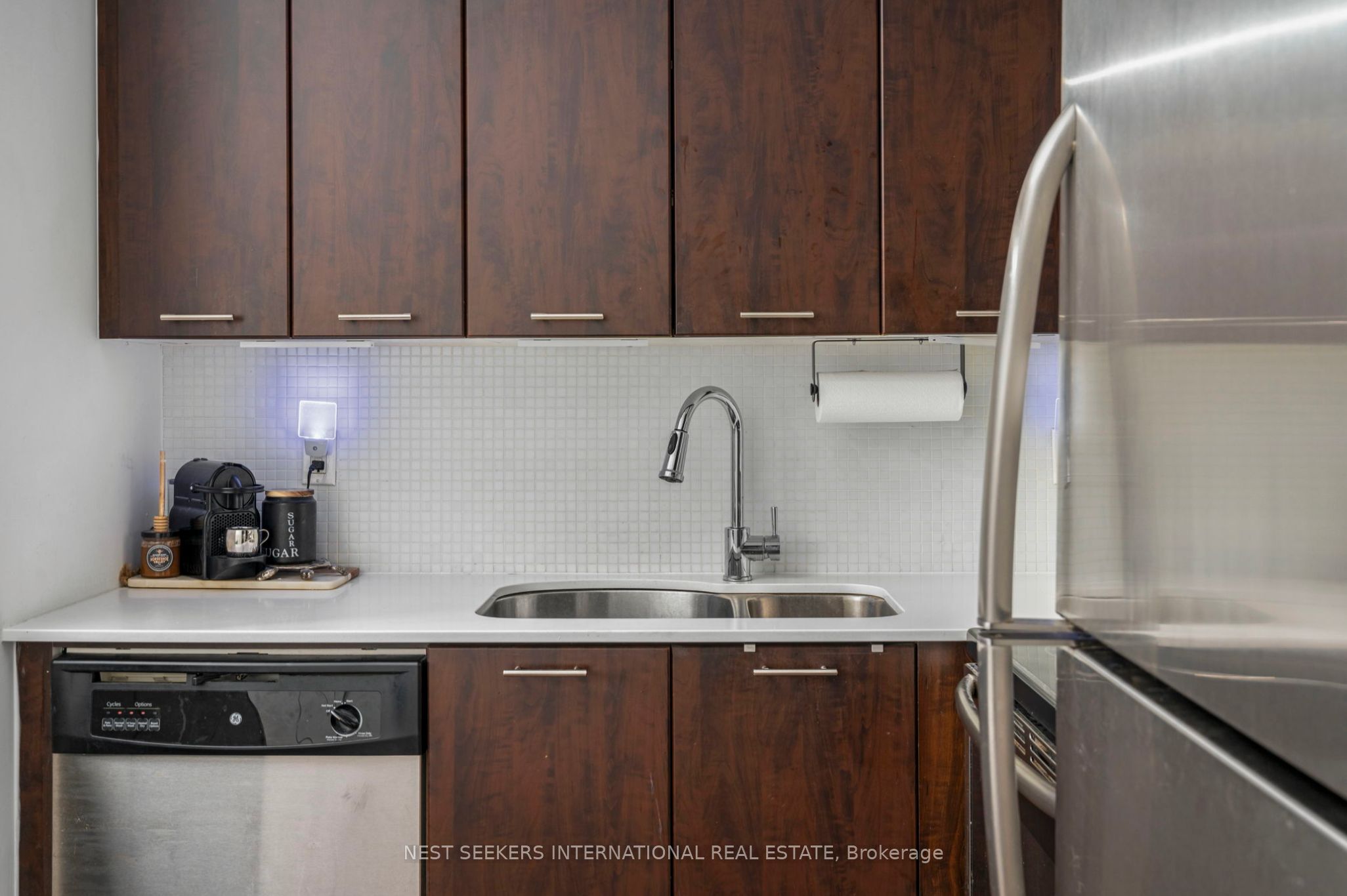 20 Bruyeres Mews 705, Toronto, ON M5V 0G8 photo 5
