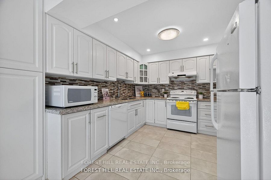 38 Carnival Court, Toronto, ON M2R 3T8 photo 4