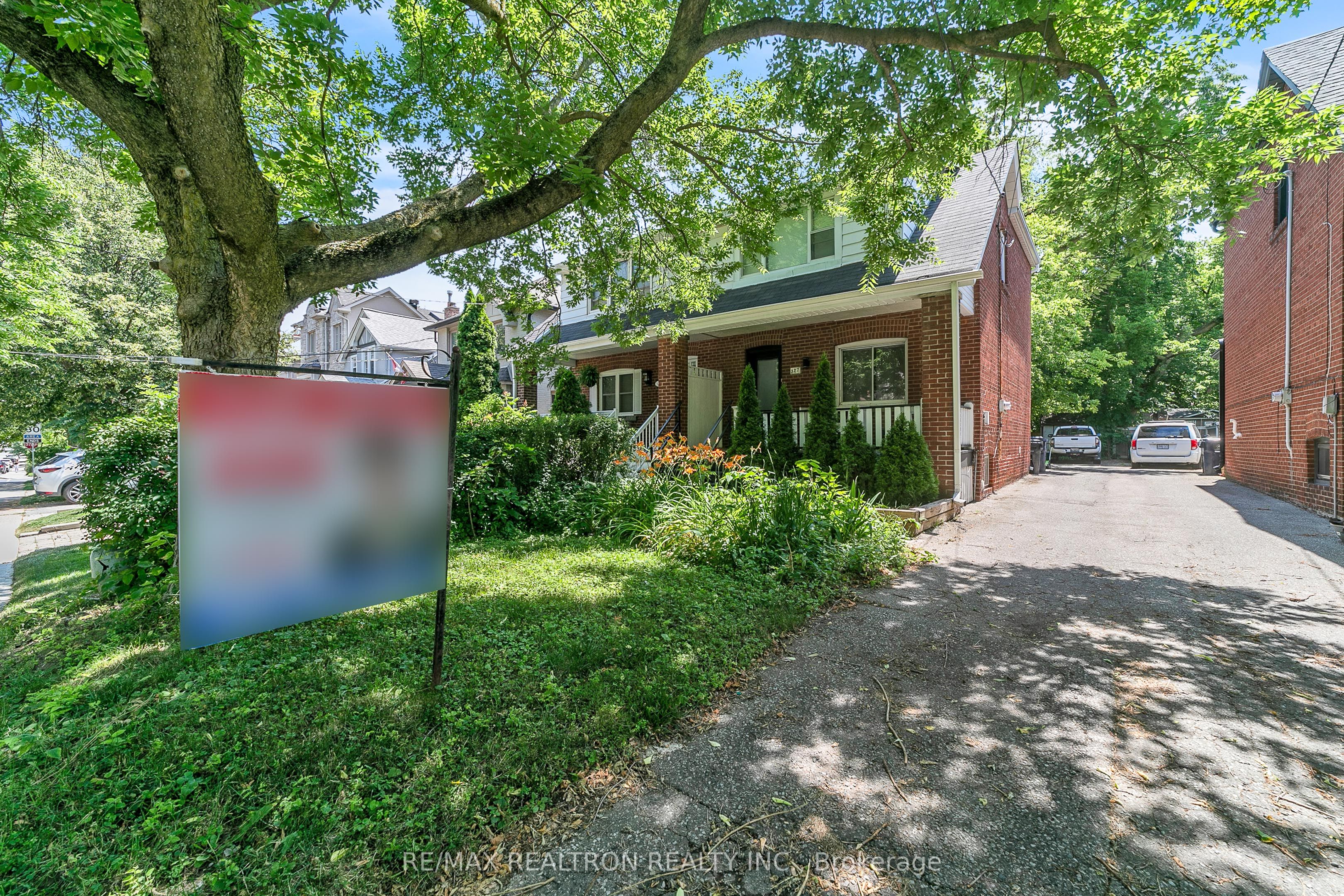 327 Deloraine Avenue, Toronto, ON M5M 2B4 photo 2