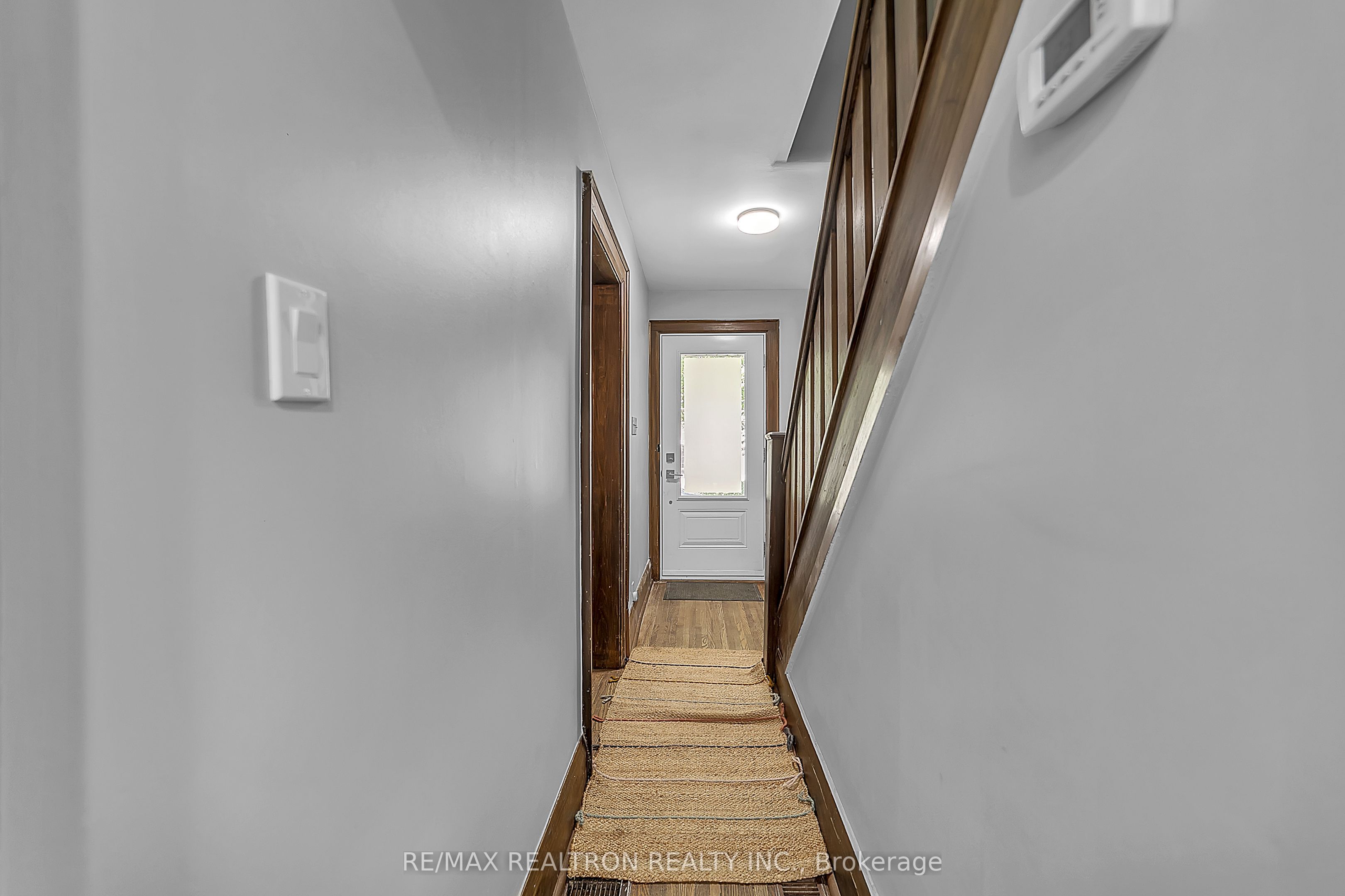 327 Deloraine Avenue, Toronto, ON M5M 2B4 photo 4
