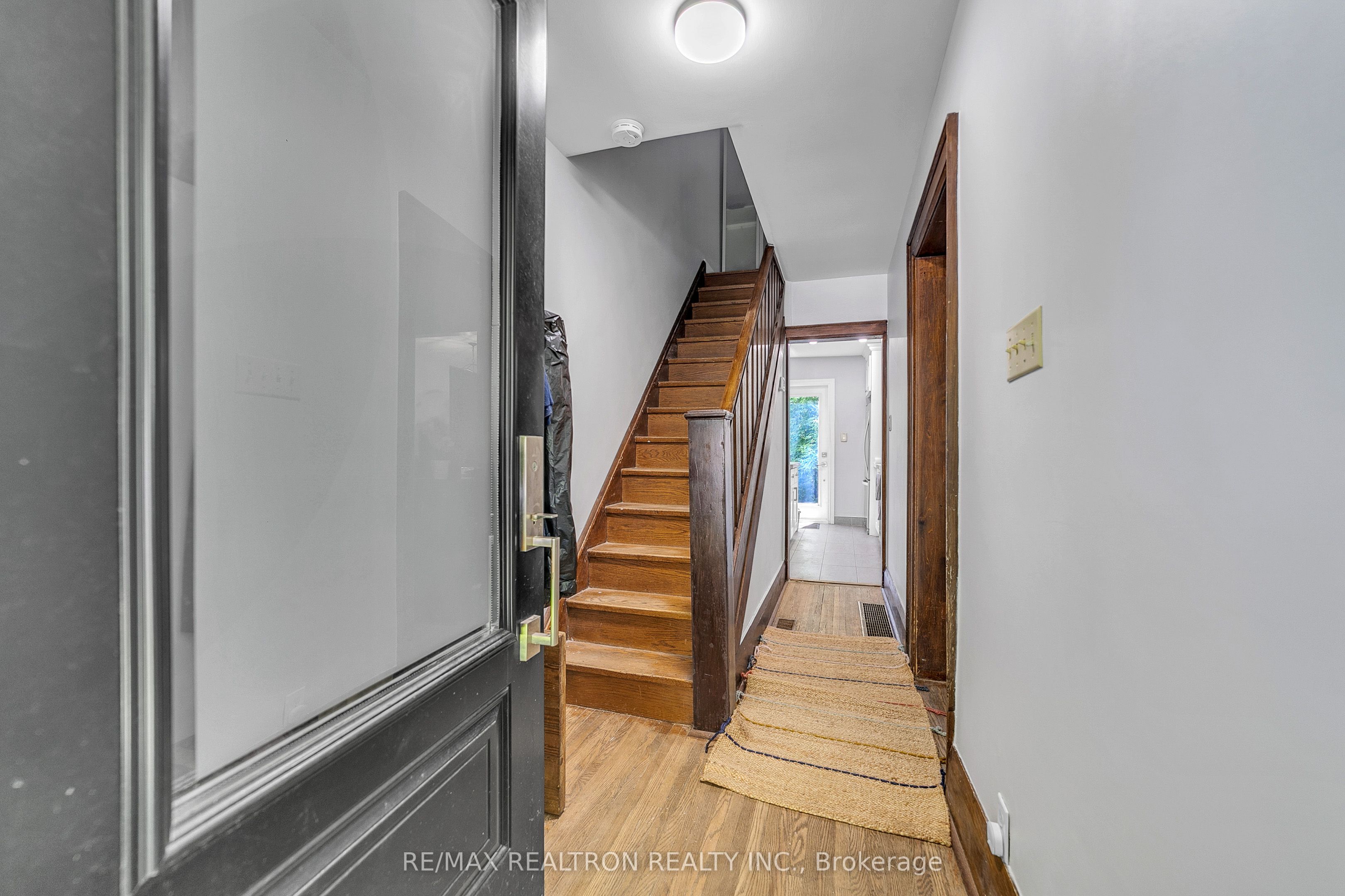 327 Deloraine Avenue, Toronto, ON M5M 2B4 photo 5