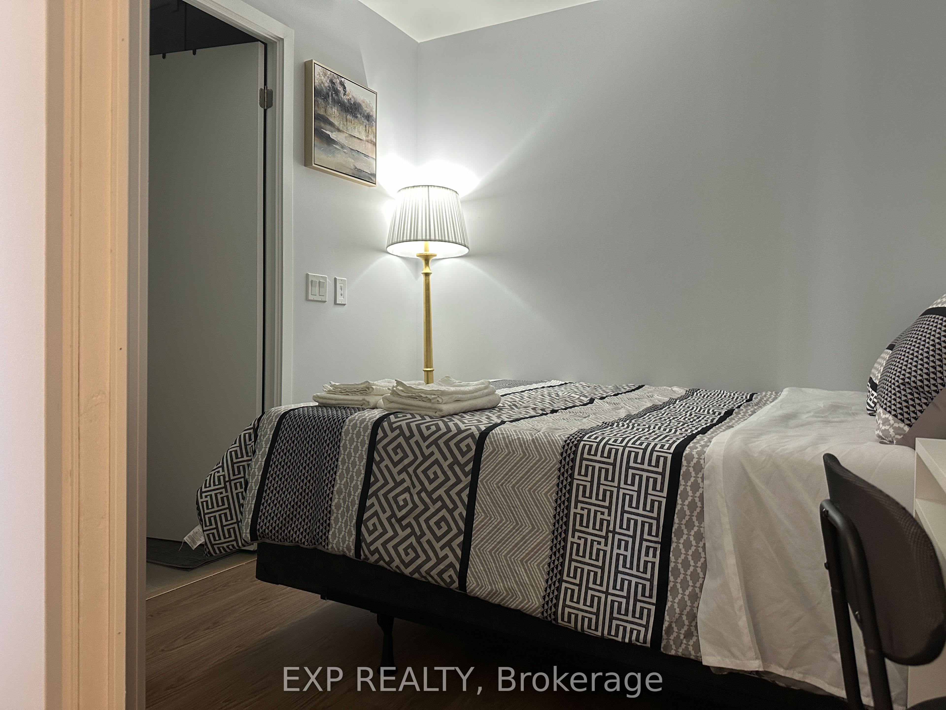 319 Jarvis Street 2517, Toronto, ON M5B 0C8 photo 3