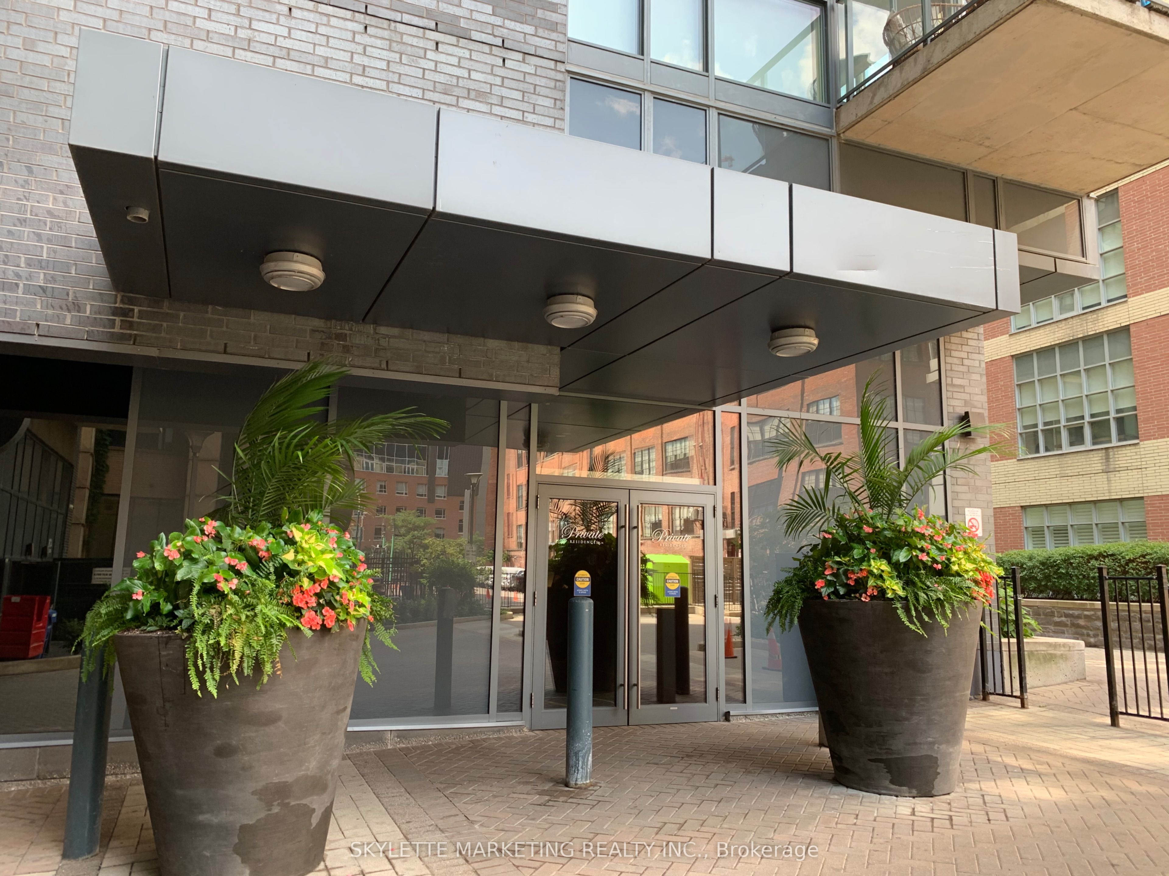 478 King Street W 1017, Toronto, ON M5V 0A8 photo 2