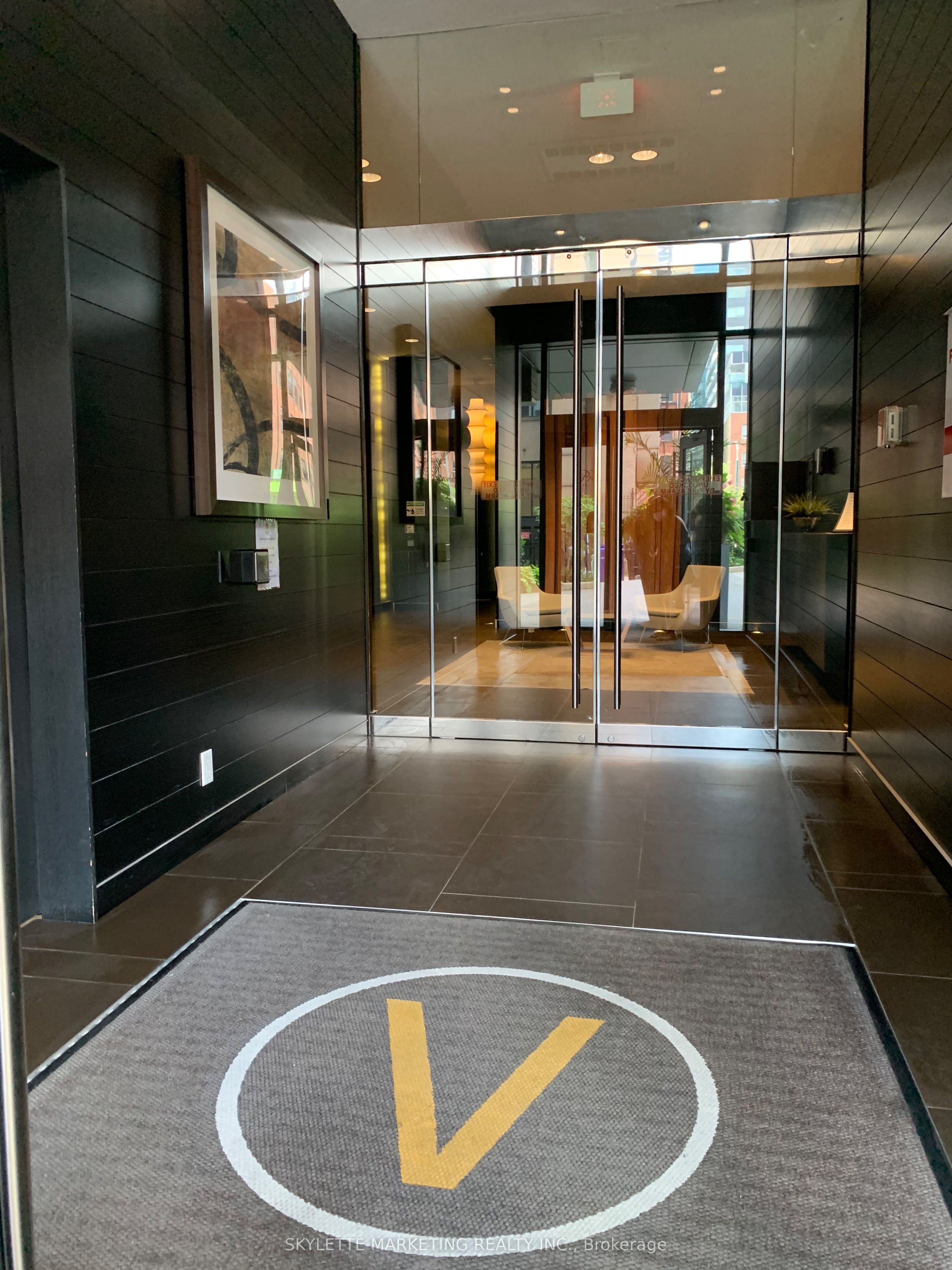 478 King Street W 1017, Toronto, ON M5V 0A8 photo 3