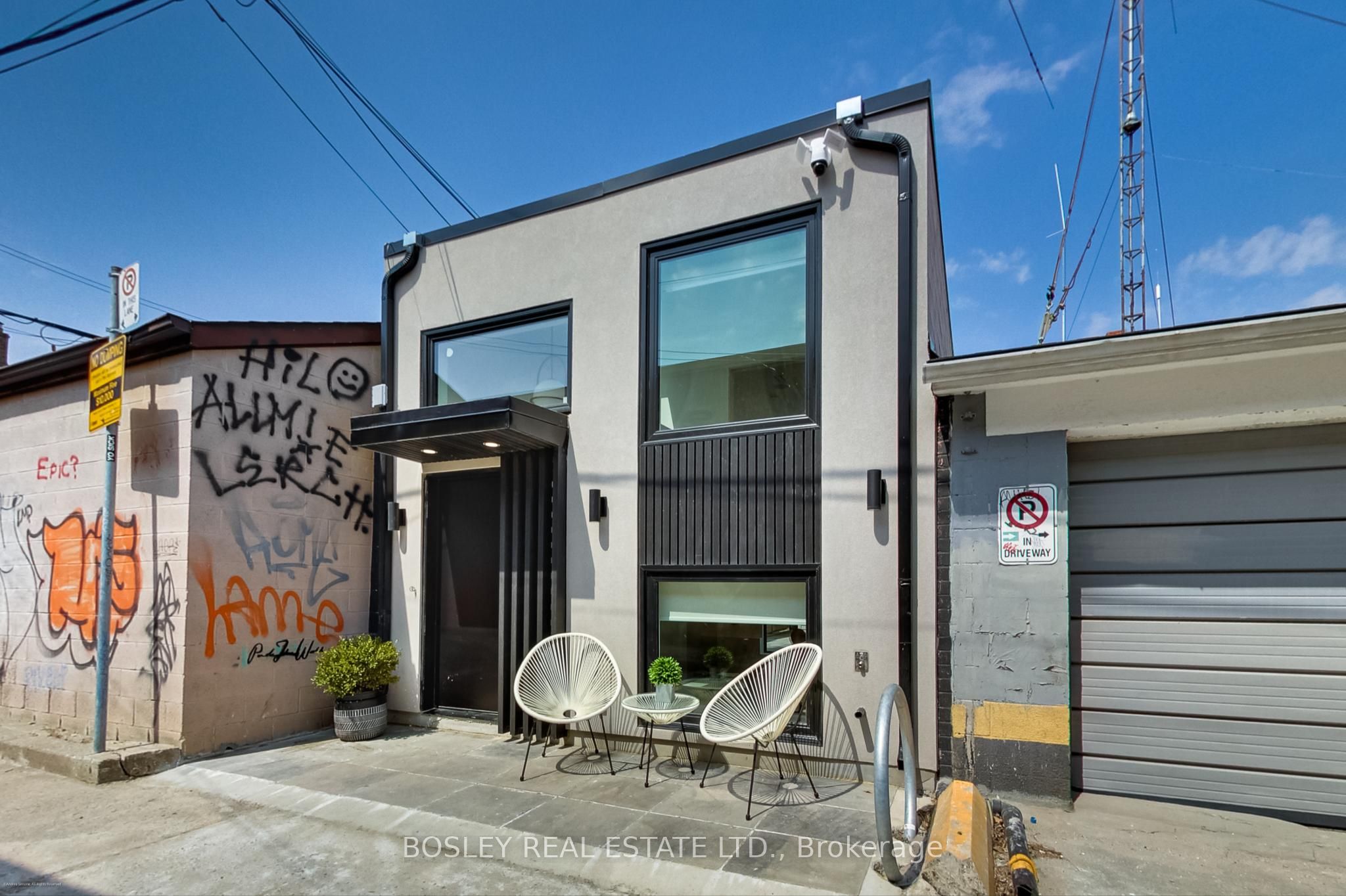 13R Mansfield Avenue, Toronto, ON M6J 2A9 photo 2