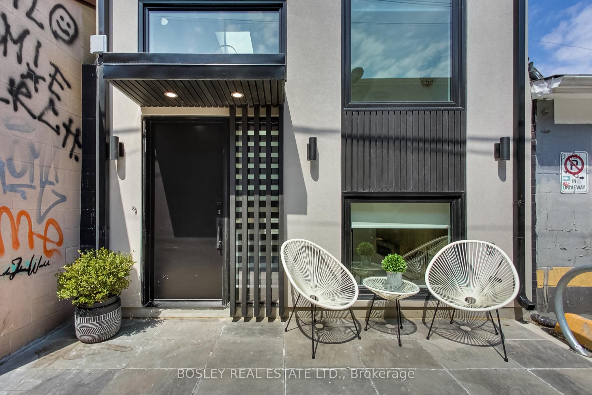 13R Mansfield Avenue, Toronto, ON M6J 2A9 photo 3