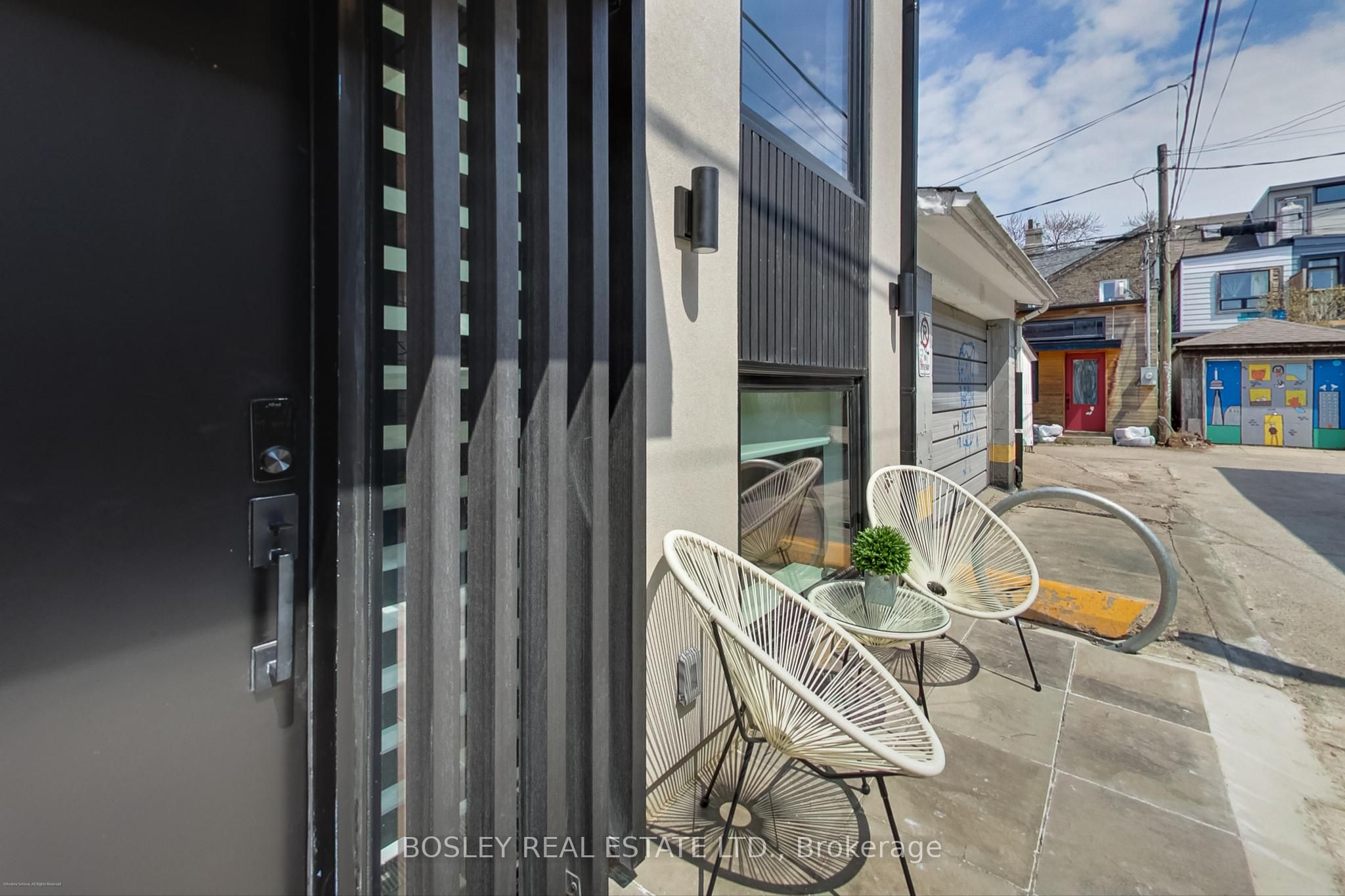 13R Mansfield Avenue, Toronto, ON M6J 2A9 photo 4