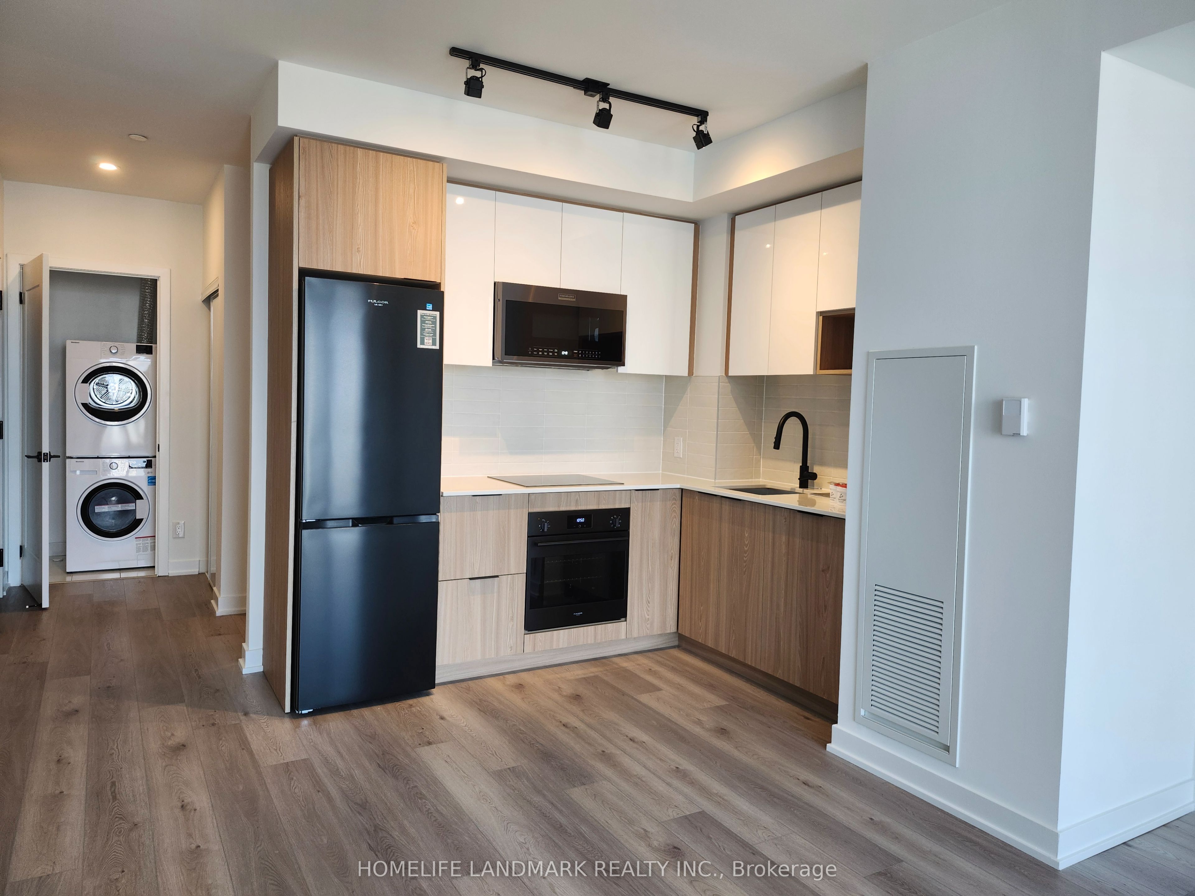 5 Defries Street 2307, Toronto, ON M5A 0W7 photo 2