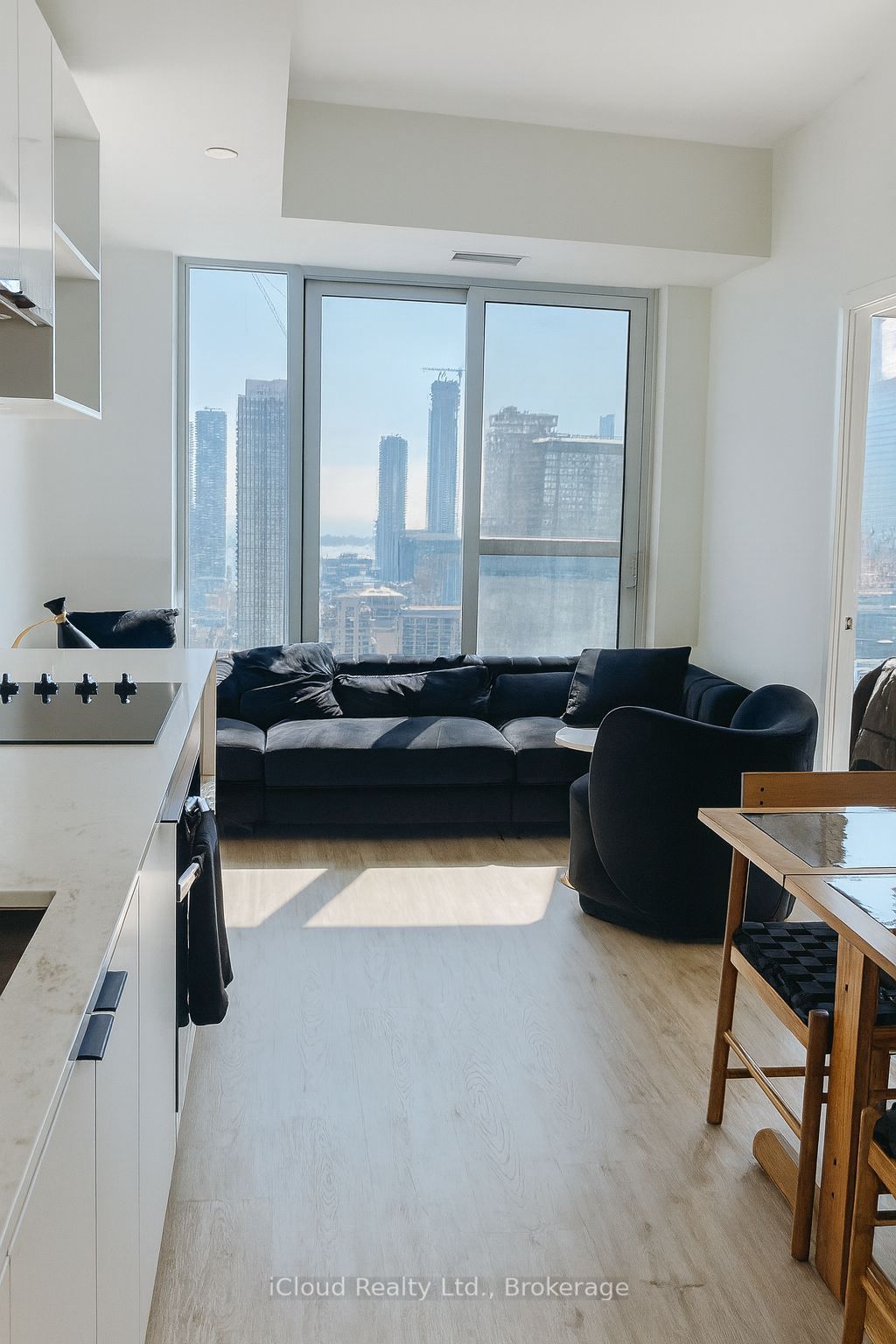 252 Church Street 4012, Toronto, ON M5B 0E6 photo 5