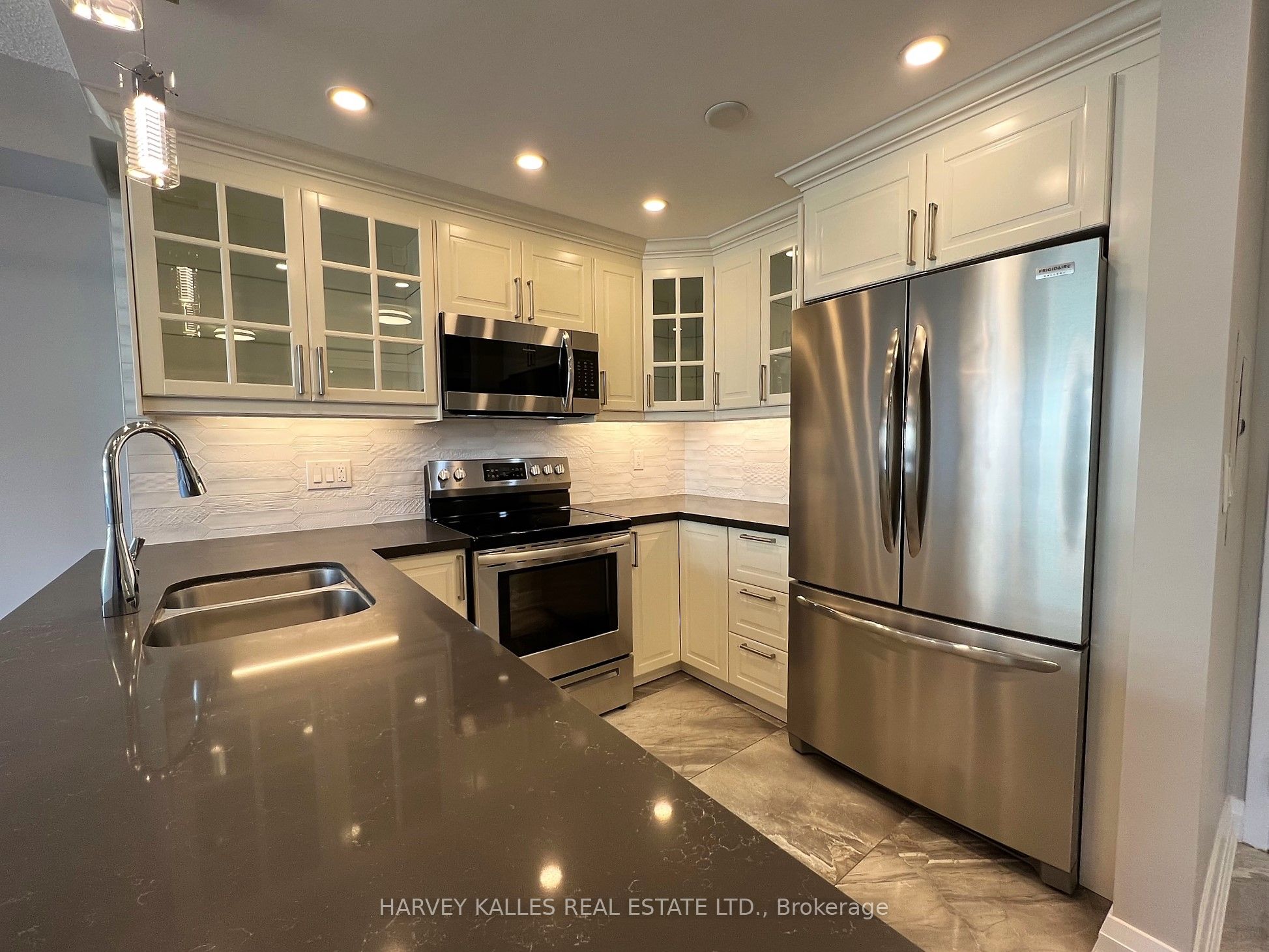 555 Wilson Heights Boulevard 410, Toronto, ON M3H 6B5 photo 3