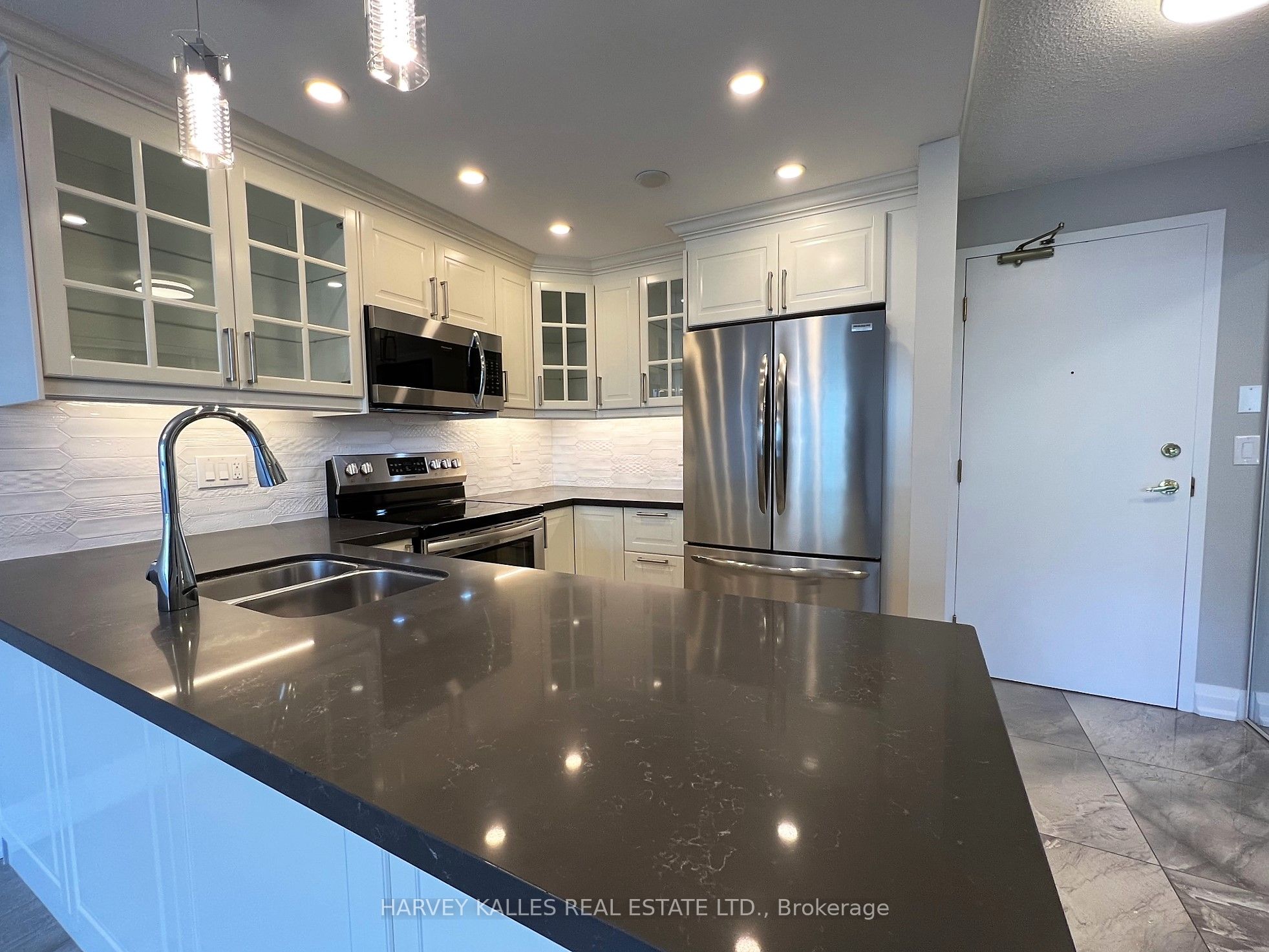 555 Wilson Heights Boulevard 410, Toronto, ON M3H 6B5 photo 4
