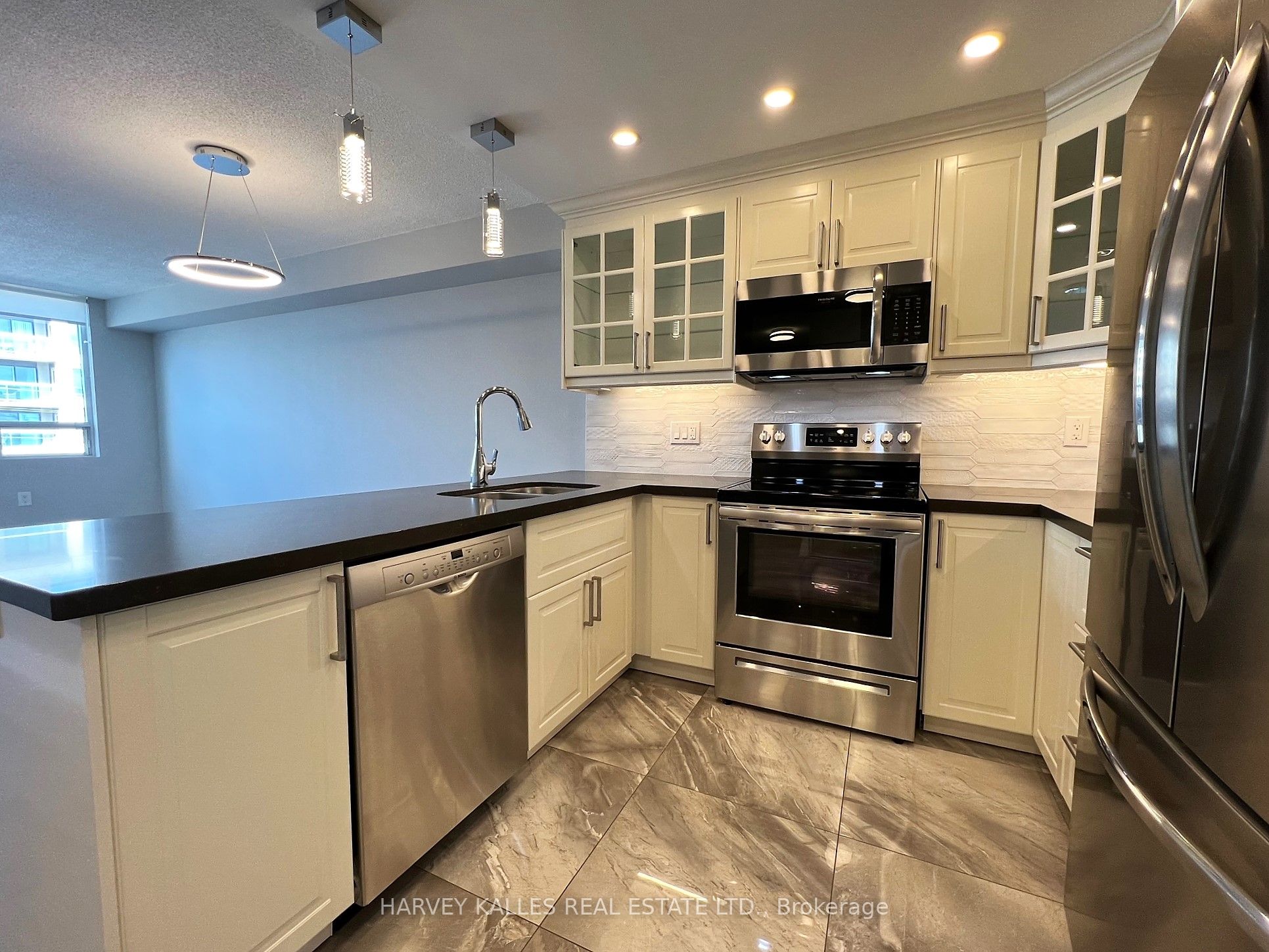 555 Wilson Heights Boulevard 410, Toronto, ON M3H 6B5 photo 5