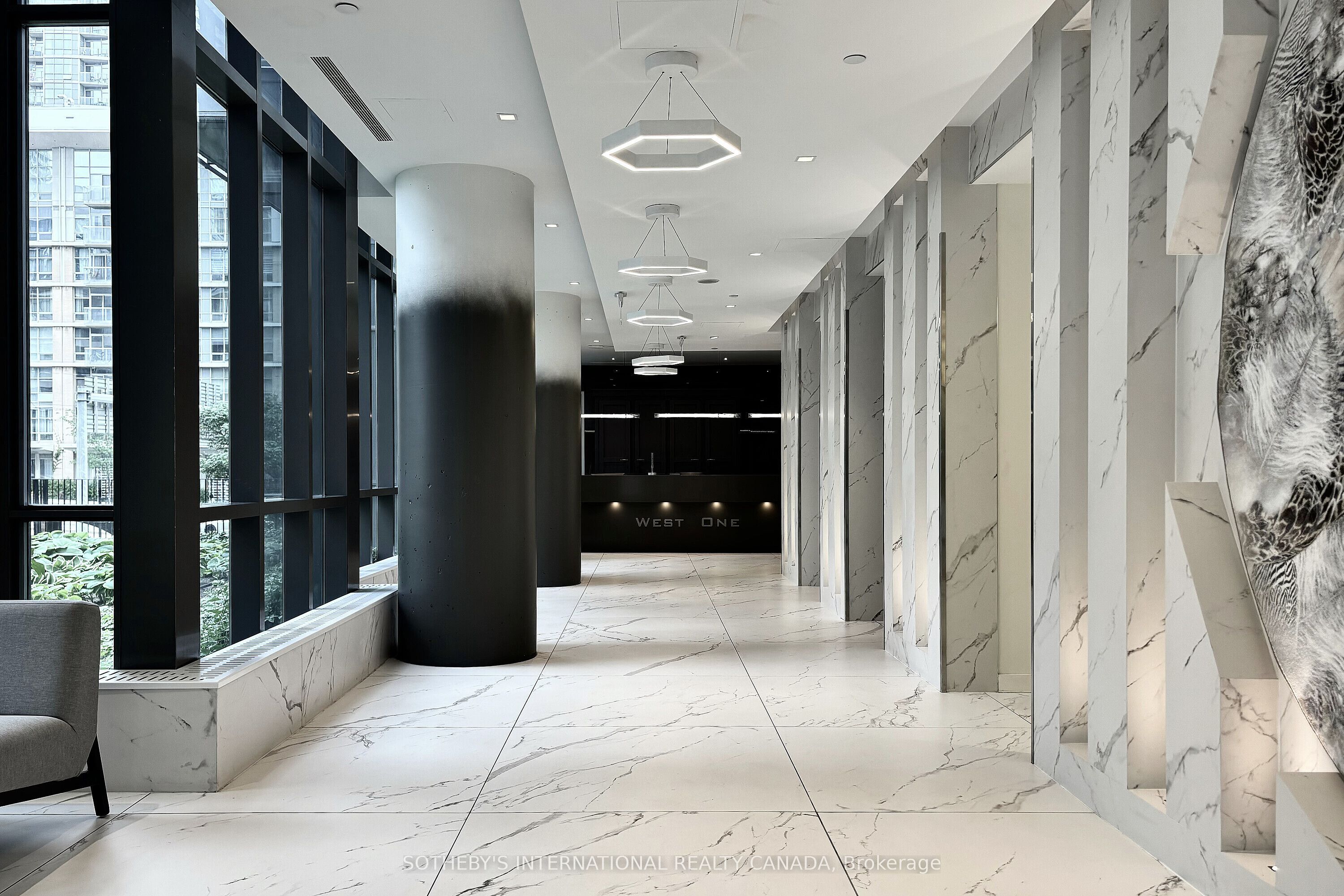 11 Brunel Court 1216, Toronto, ON M5V 3Y3 photo 4