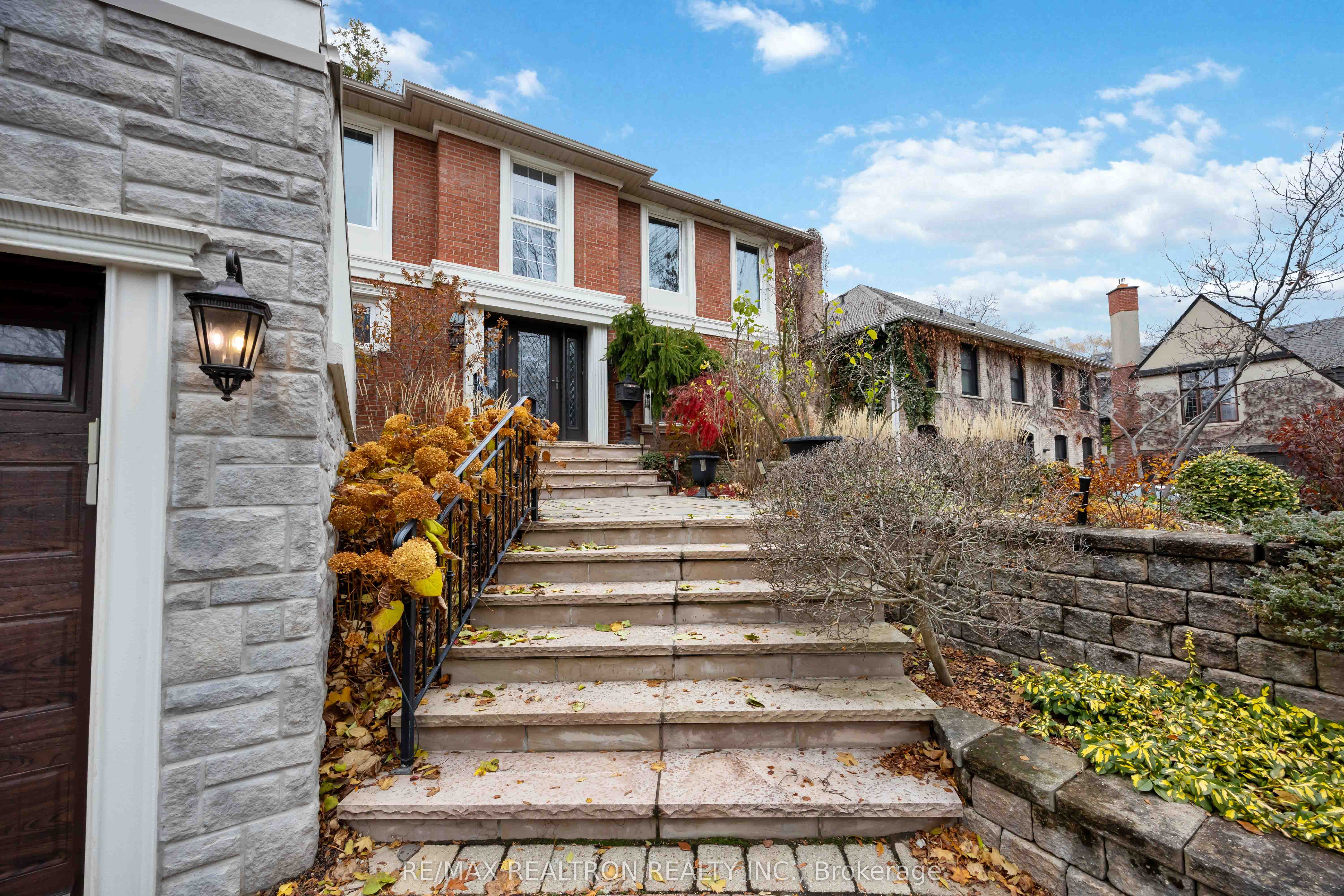 12 Donwoods Drive, Toronto, ON M4N 2G1 photo 2