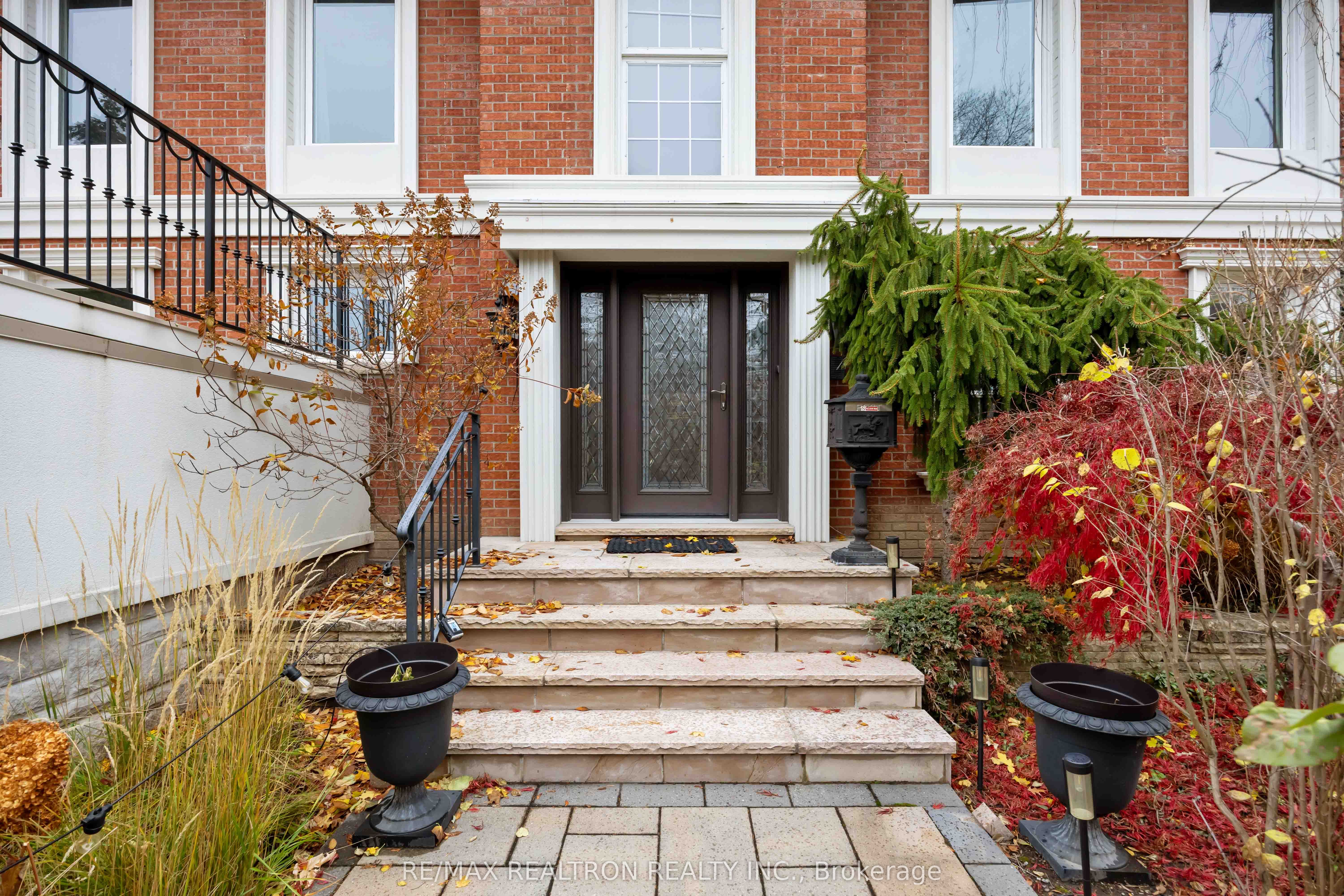 12 Donwoods Drive, Toronto, ON M4N 2G1 photo 3