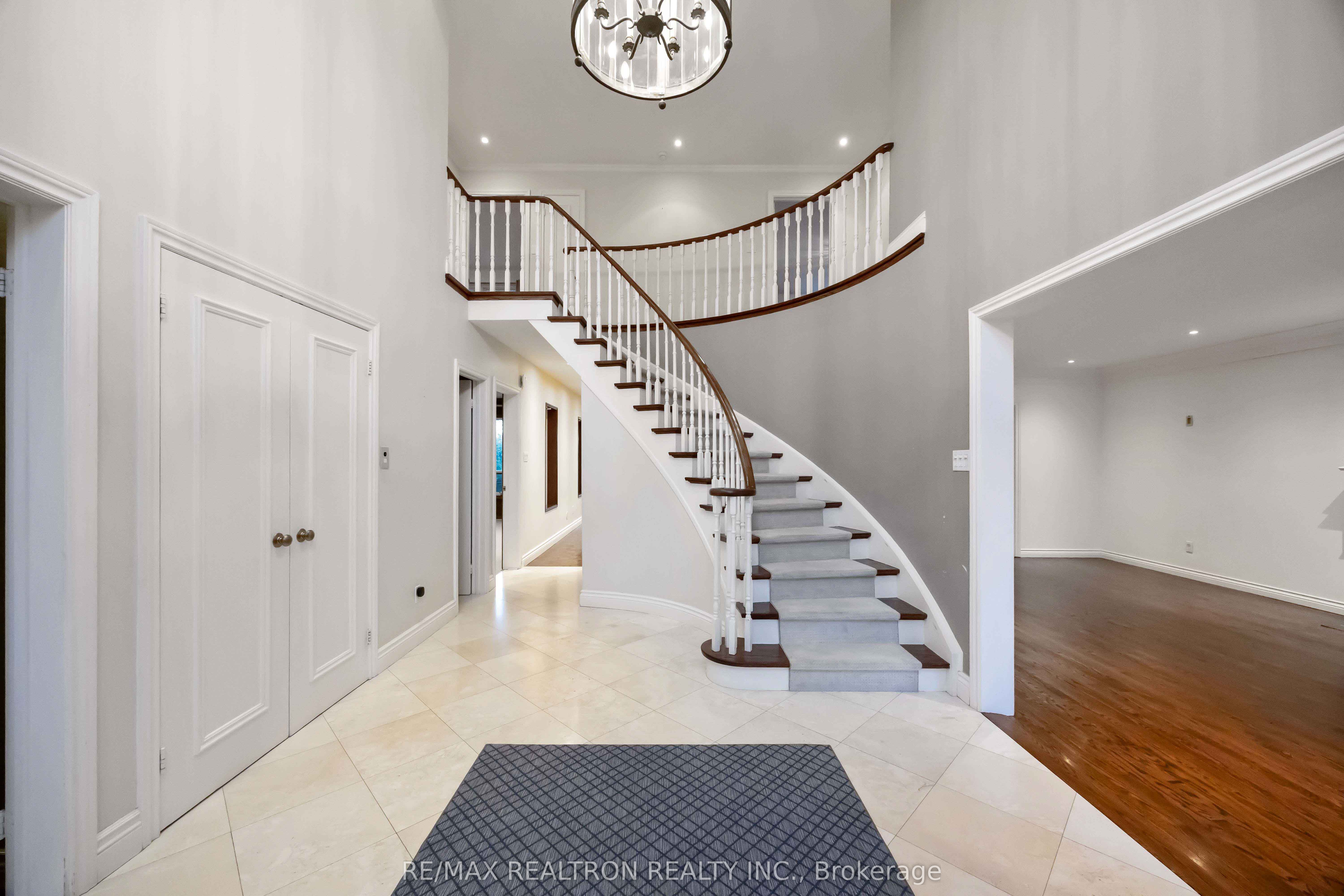 12 Donwoods Drive, Toronto, ON M4N 2G1 photo 4