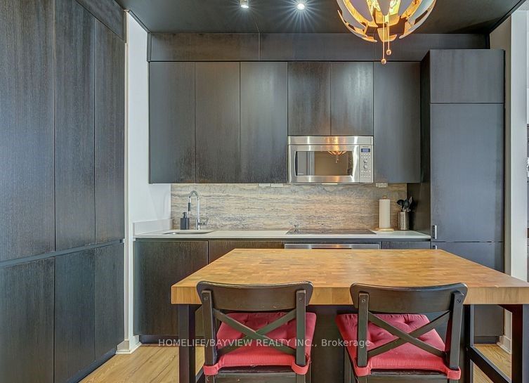 15 Iceboat Terrace 3510, Toronto, ON M5V 4A5 photo 2