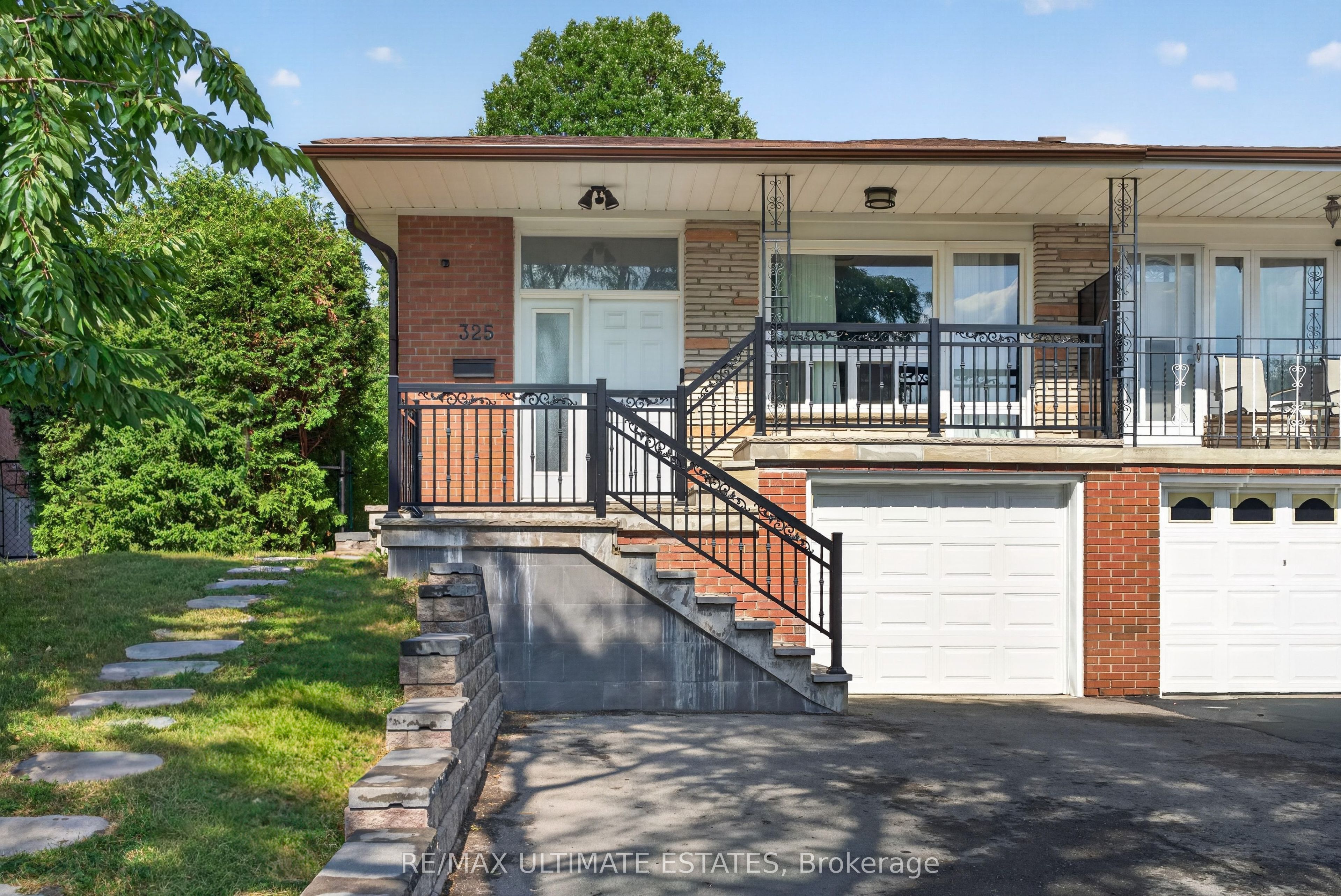 325 Goldenwood Road, Toronto, ON M2M 2Z4