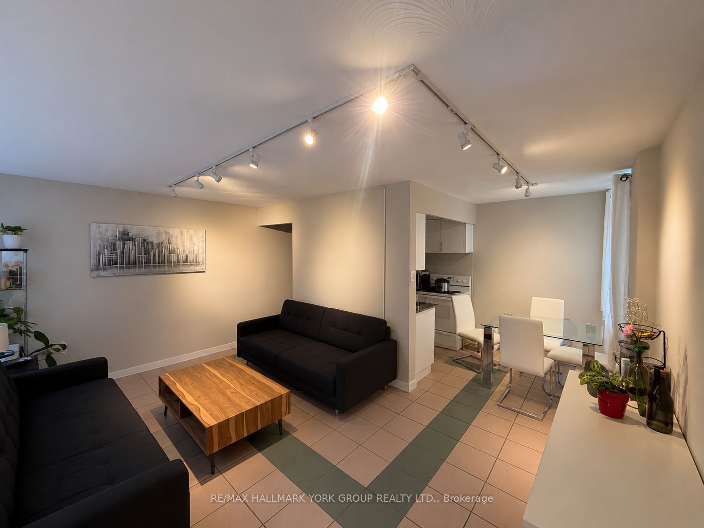 105 Raglan Avenue 101, Toronto, ON M6C 2K7 photo 2