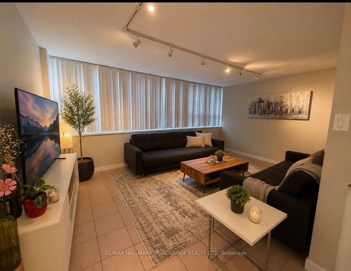 105 Raglan Avenue 101, Toronto, ON M6C 2K7 photo 3