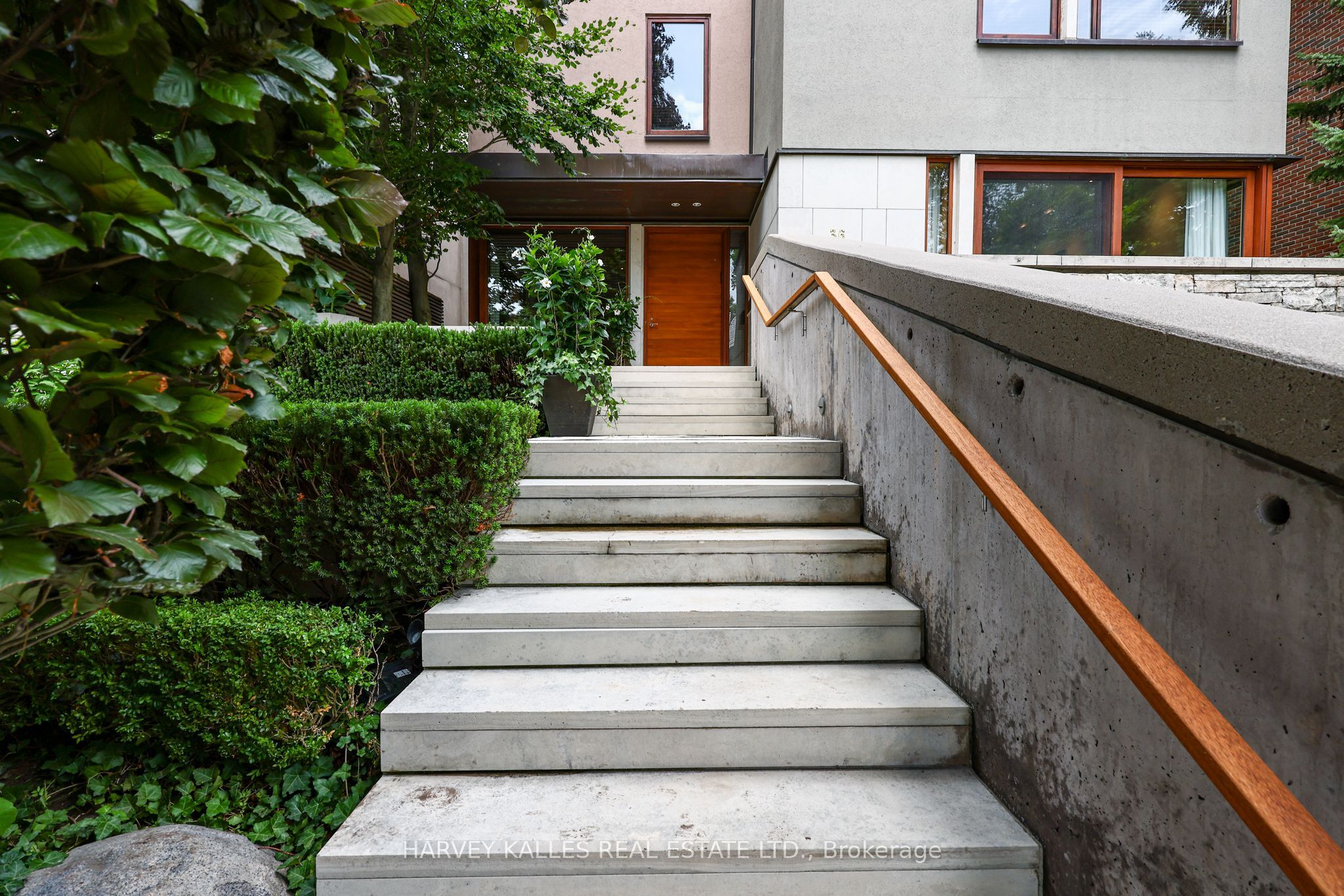36 Millbank Avenue, Toronto, ON M5P 1S5 photo 4