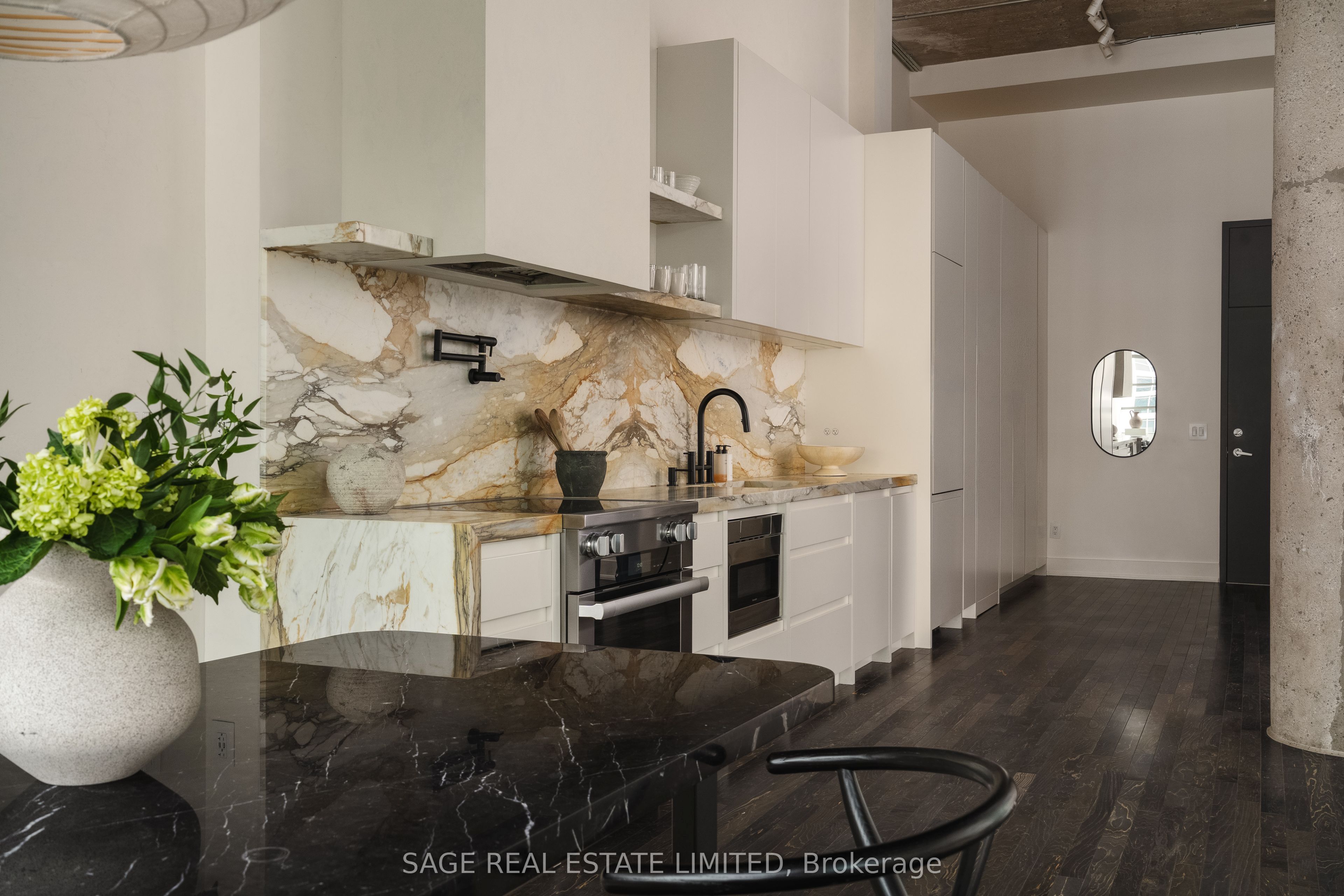637 Lake Shore Boulevard W 318, Toronto, ON M5V 3J6