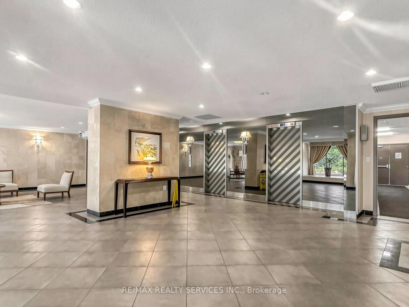 175 Hilda Avenue 102, Toronto, ON M2M 1V8 photo 4