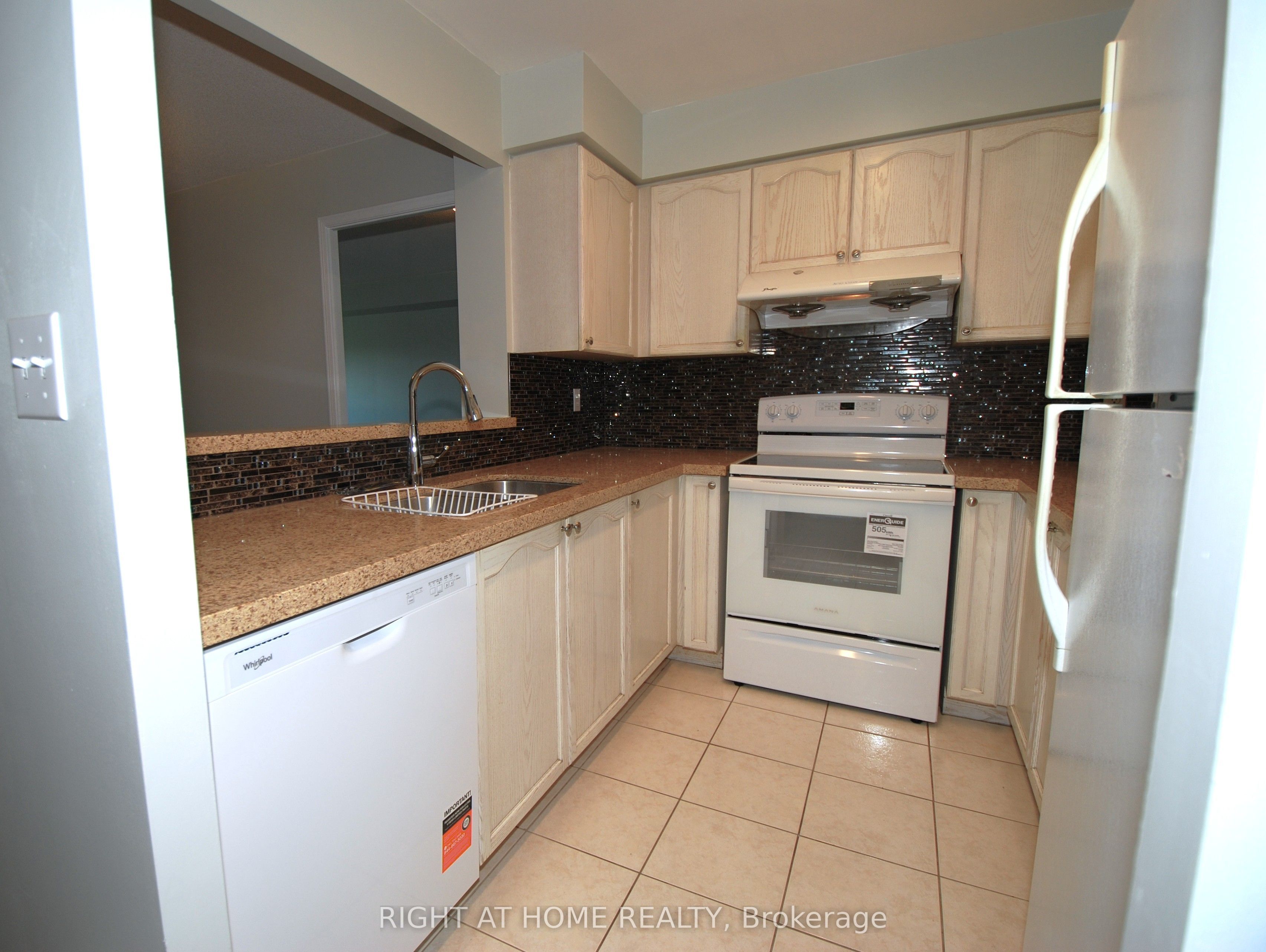 39 Pemberton Avenue 1009, Toronto, ON M2M 4L6 photo 5