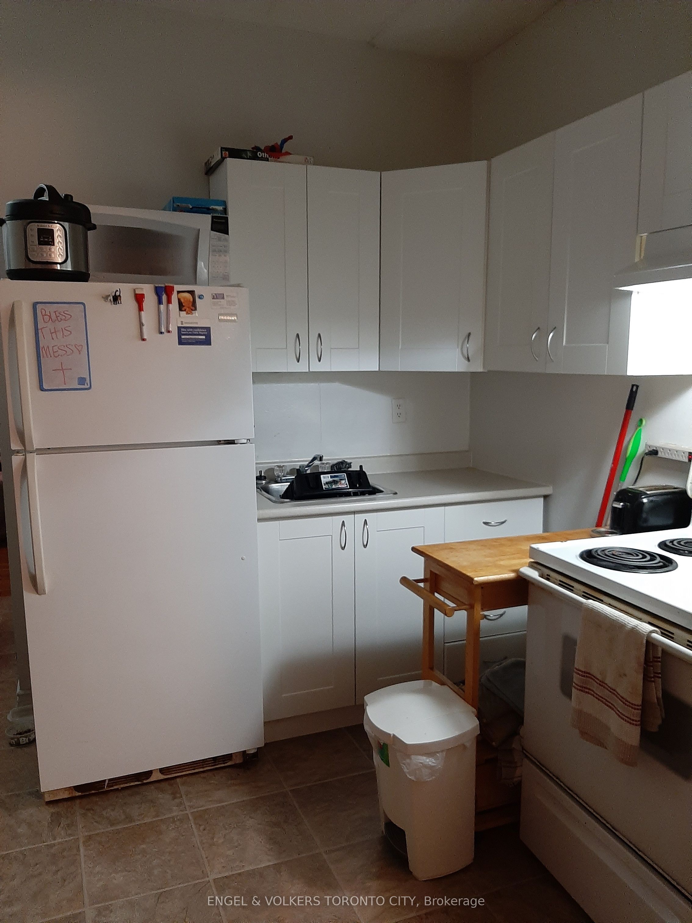 1242 College Street 3, Toronto, ON M6H 1C2 photo 2