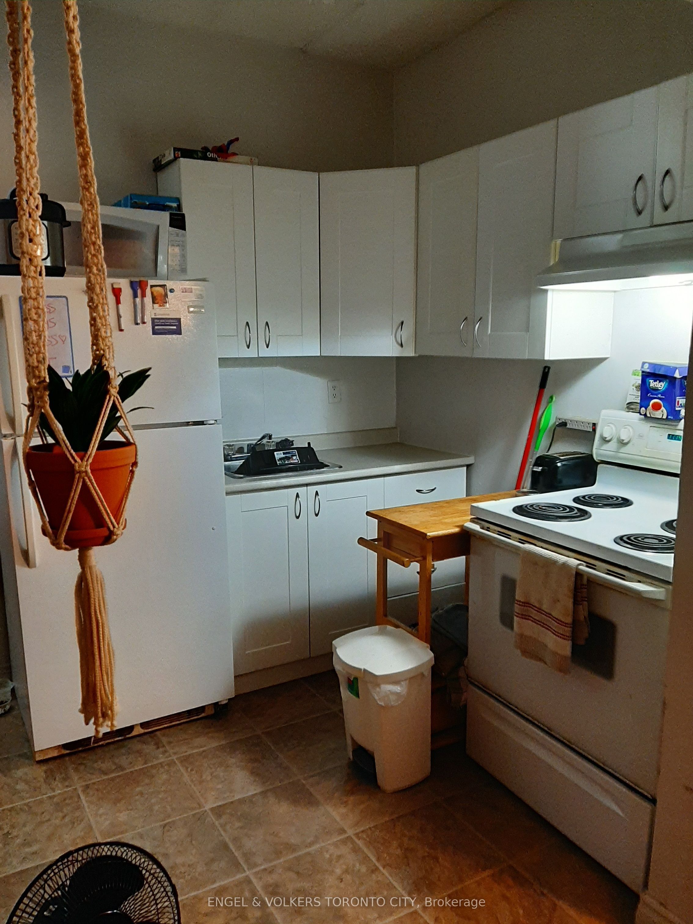1242 College Street 3, Toronto, ON M6H 1C2 photo 3