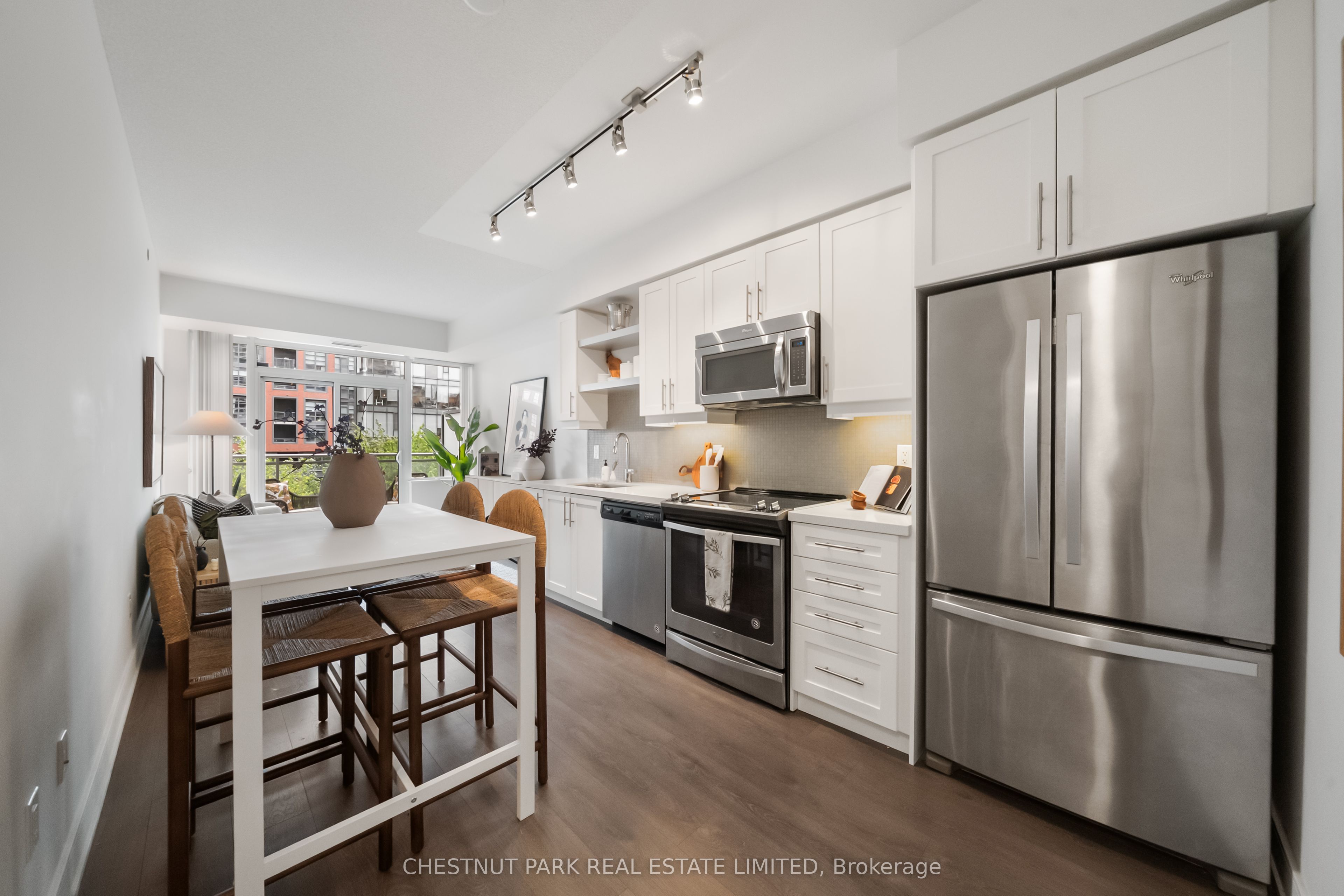 525 Adelaide Street W 923, Toronto, ON M5V 0N7 photo 2