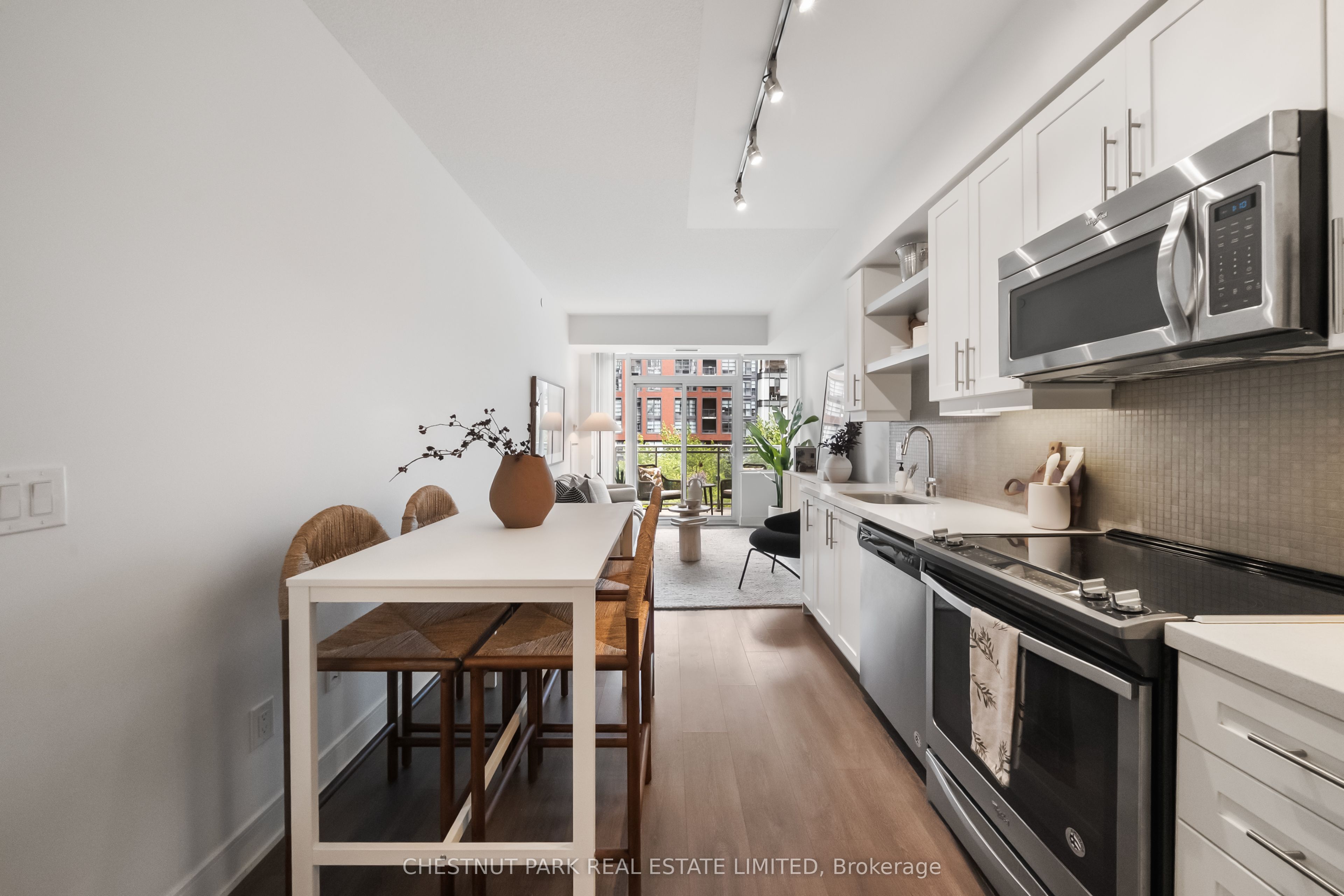 525 Adelaide Street W 923, Toronto, ON M5V 0N7 photo 3