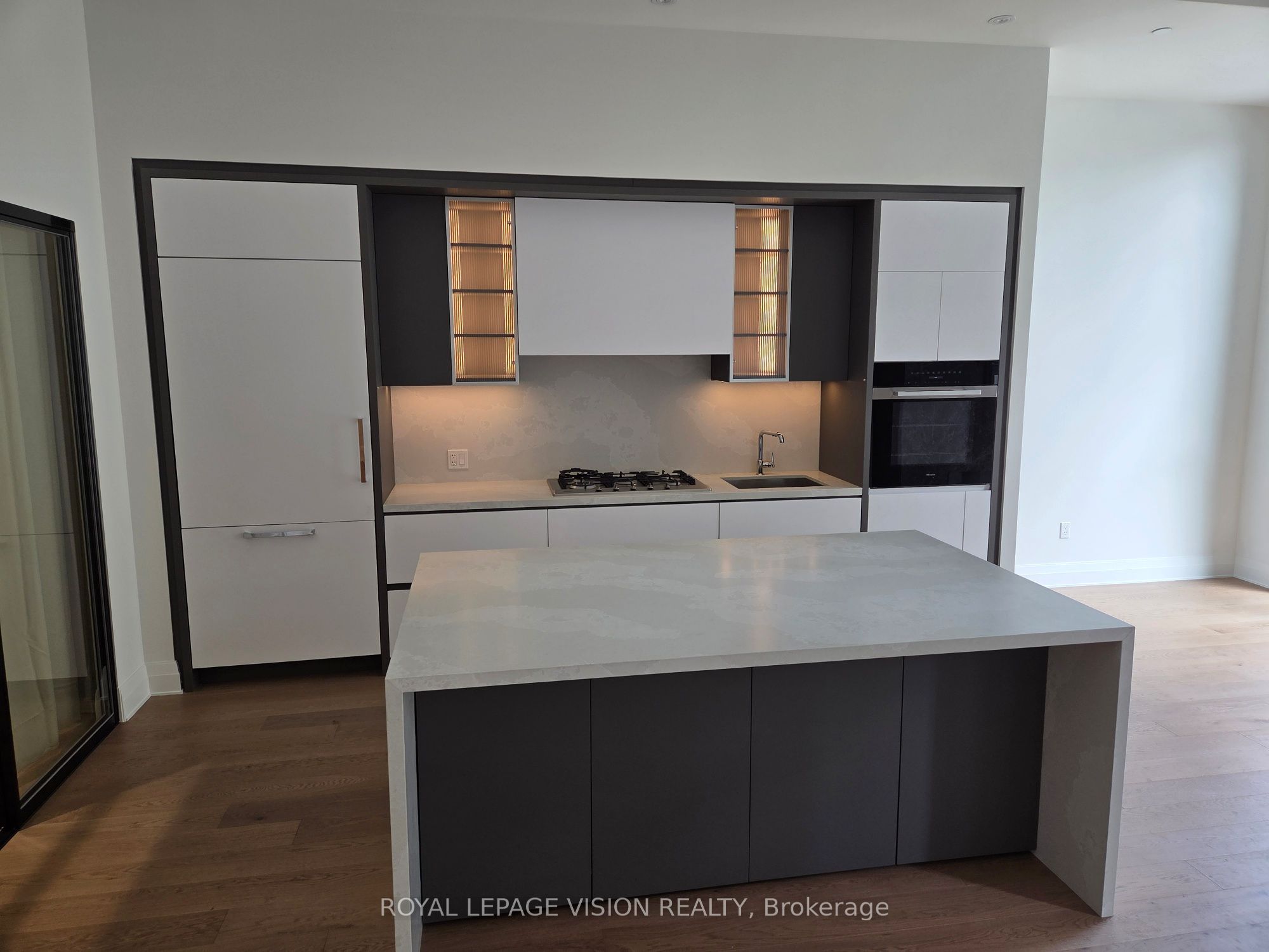 2 Forest Hill Road 101, Toronto, ON M4V 2L3 photo 3