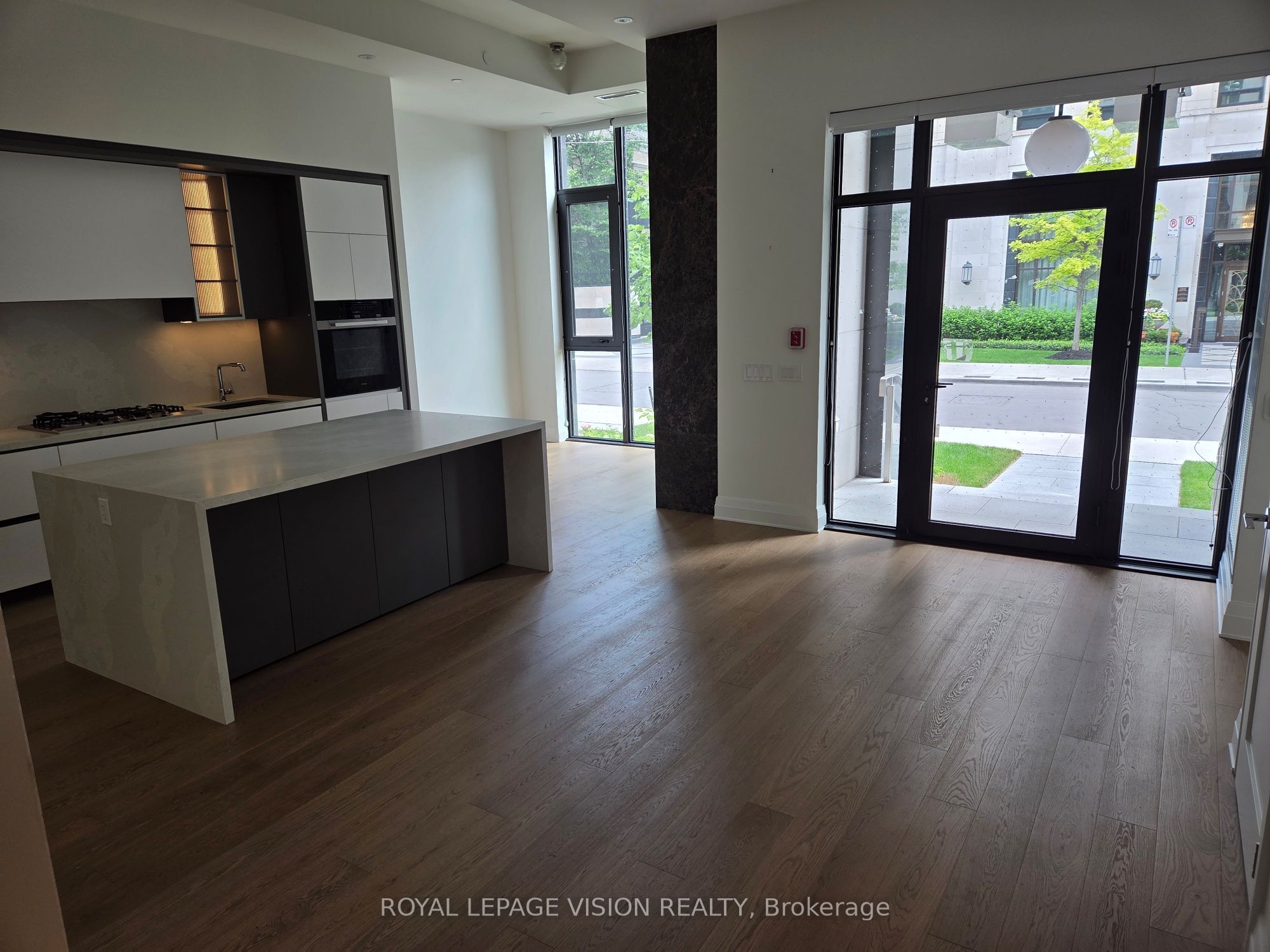 2 Forest Hill Road 101, Toronto, ON M4V 2L3 photo 4