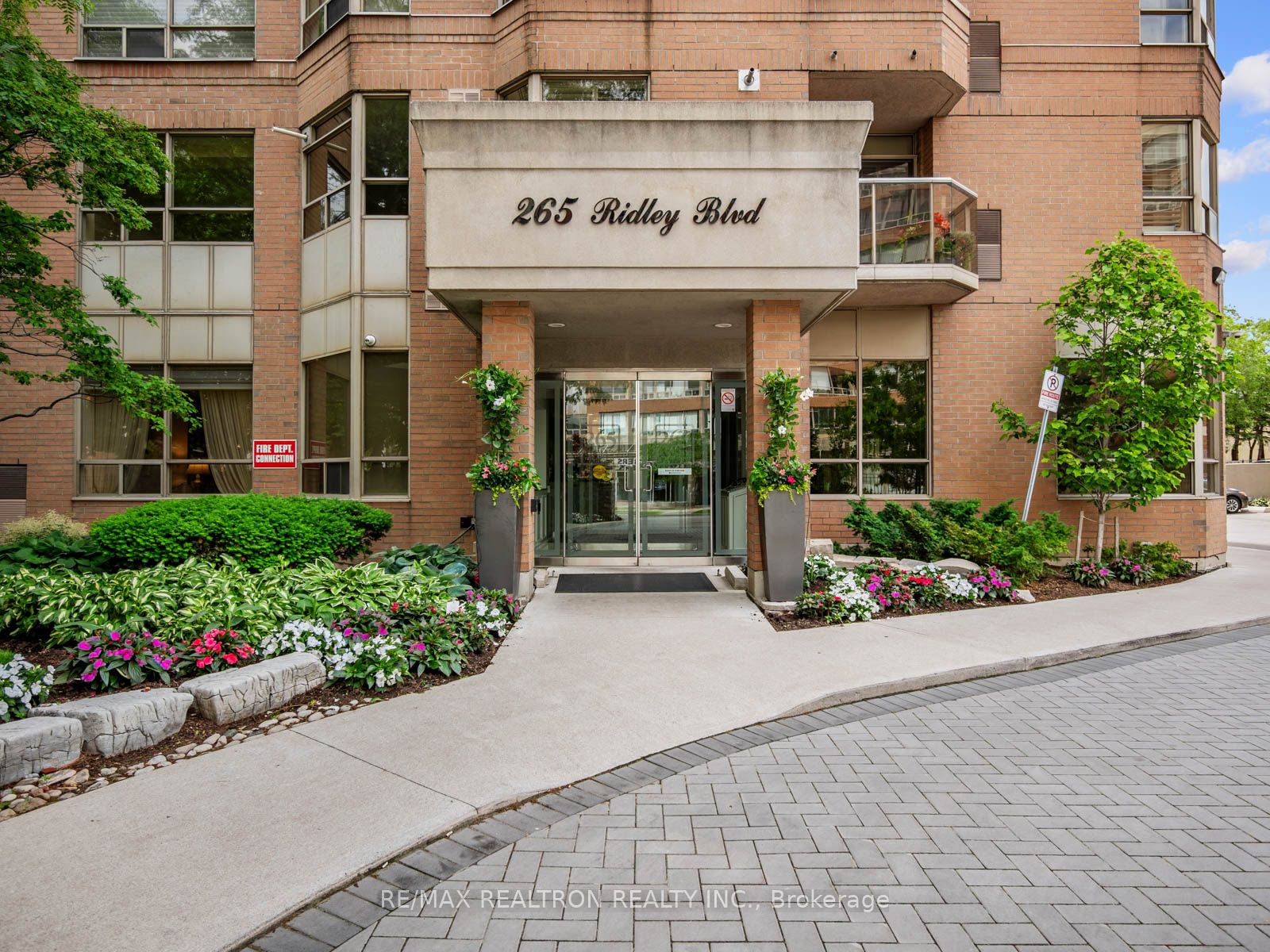 265 Ridley Boulevard 309, Toronto, ON M5M 4N8