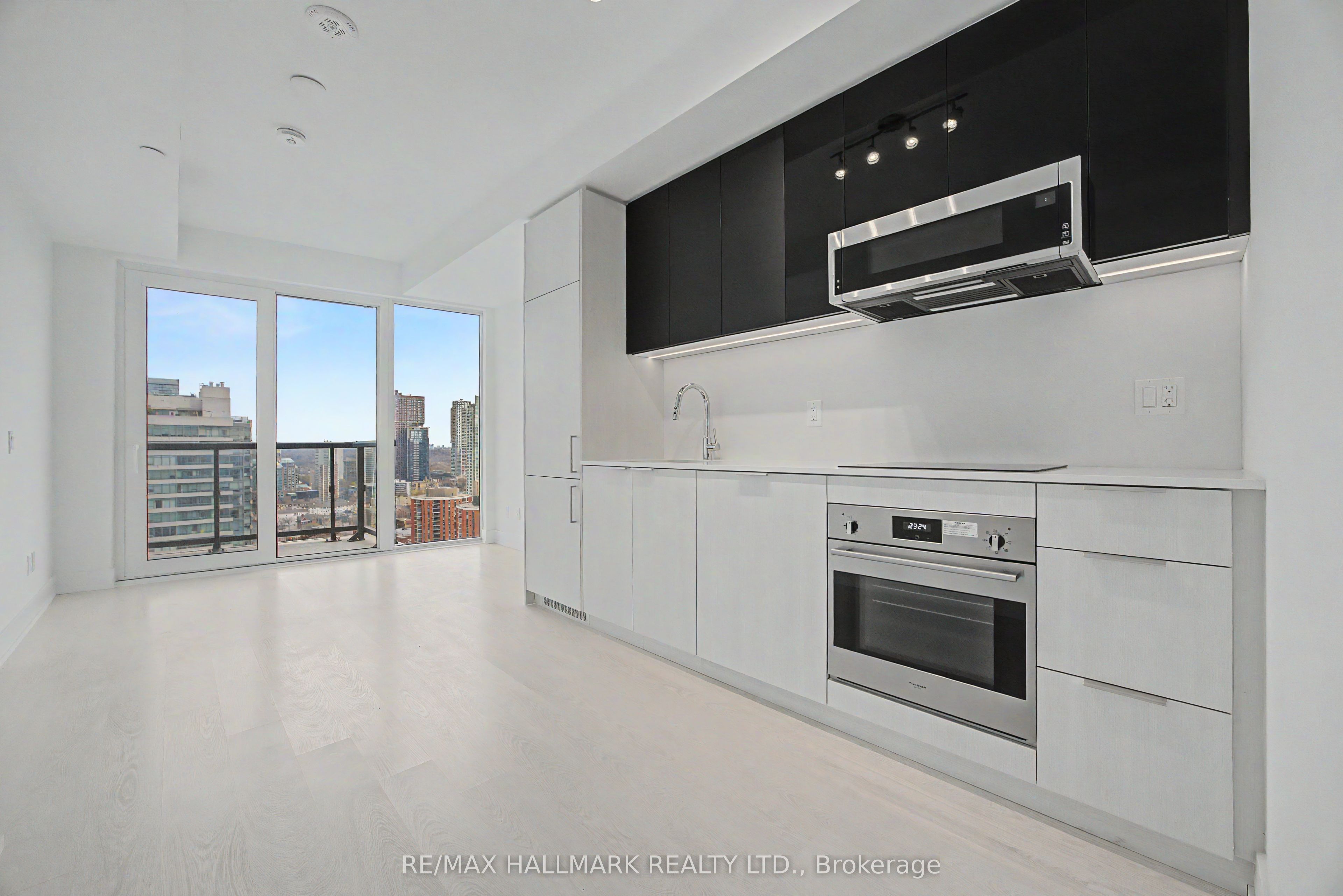 308 Jarvis Street 3008, Toronto, ON M5B 0E3 photo 2