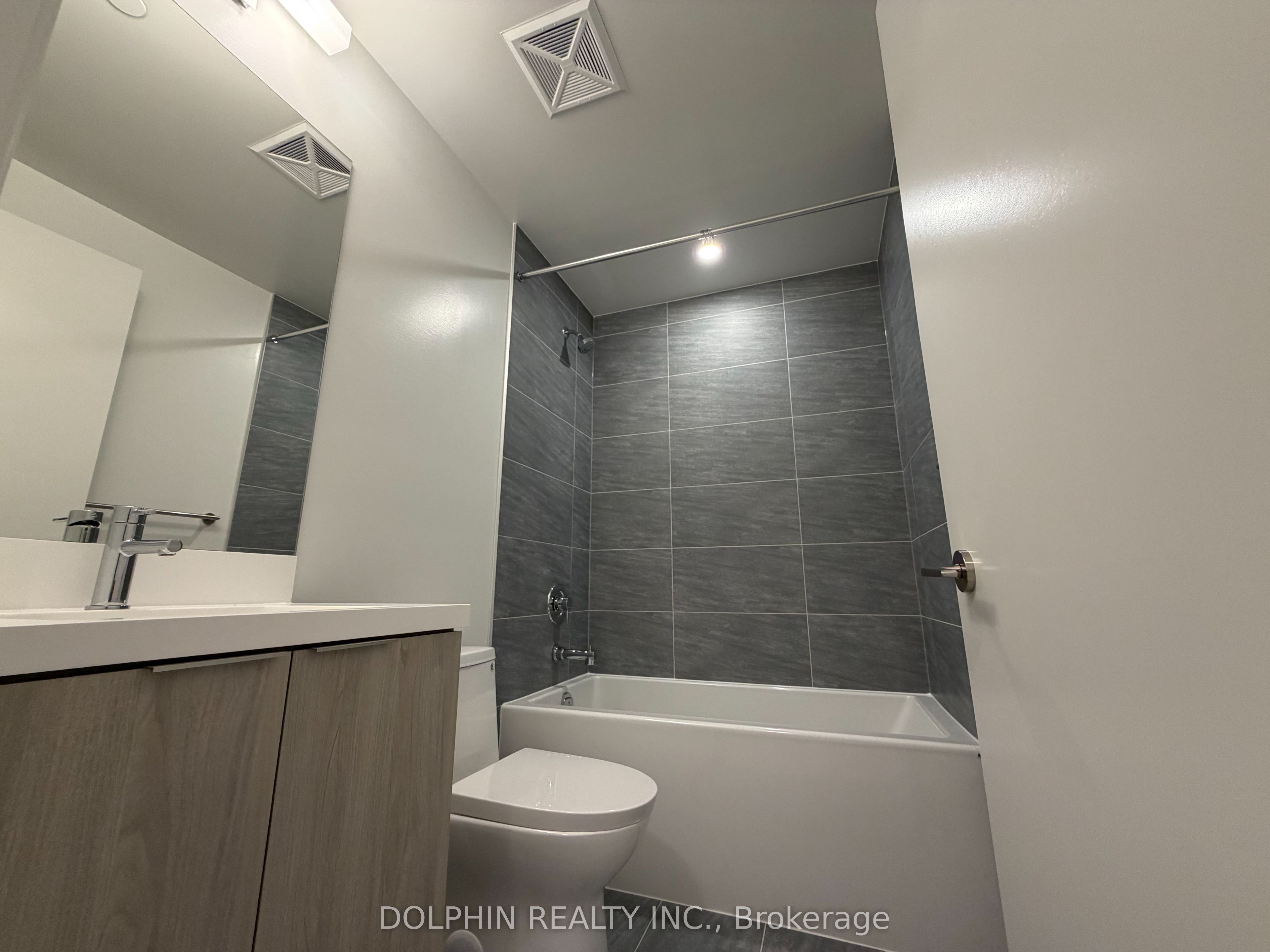 400 King Street W 722, Toronto, ON M5V 1K2 photo 3