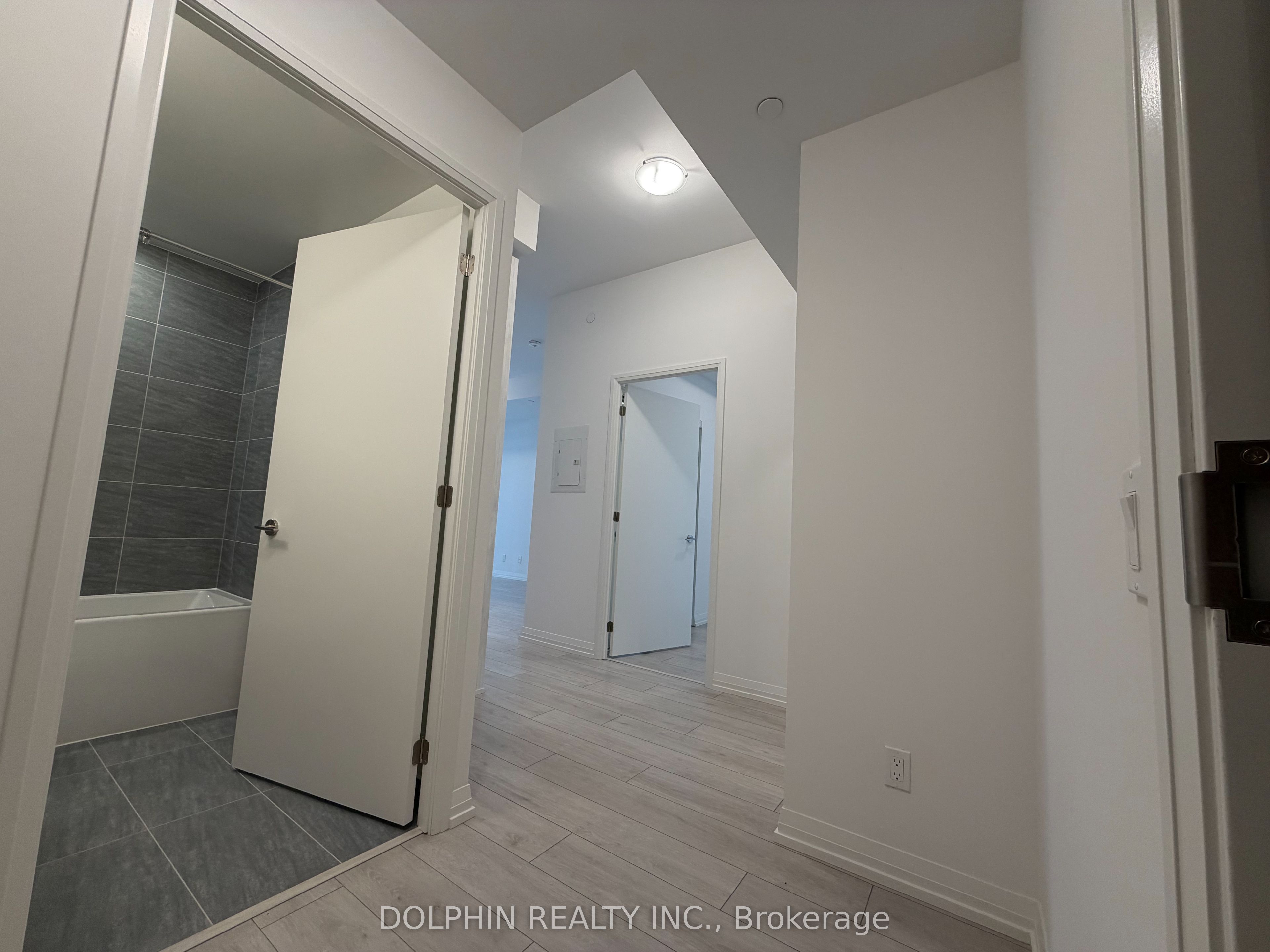 400 King Street W 722, Toronto, ON M5V 1K2 photo 5
