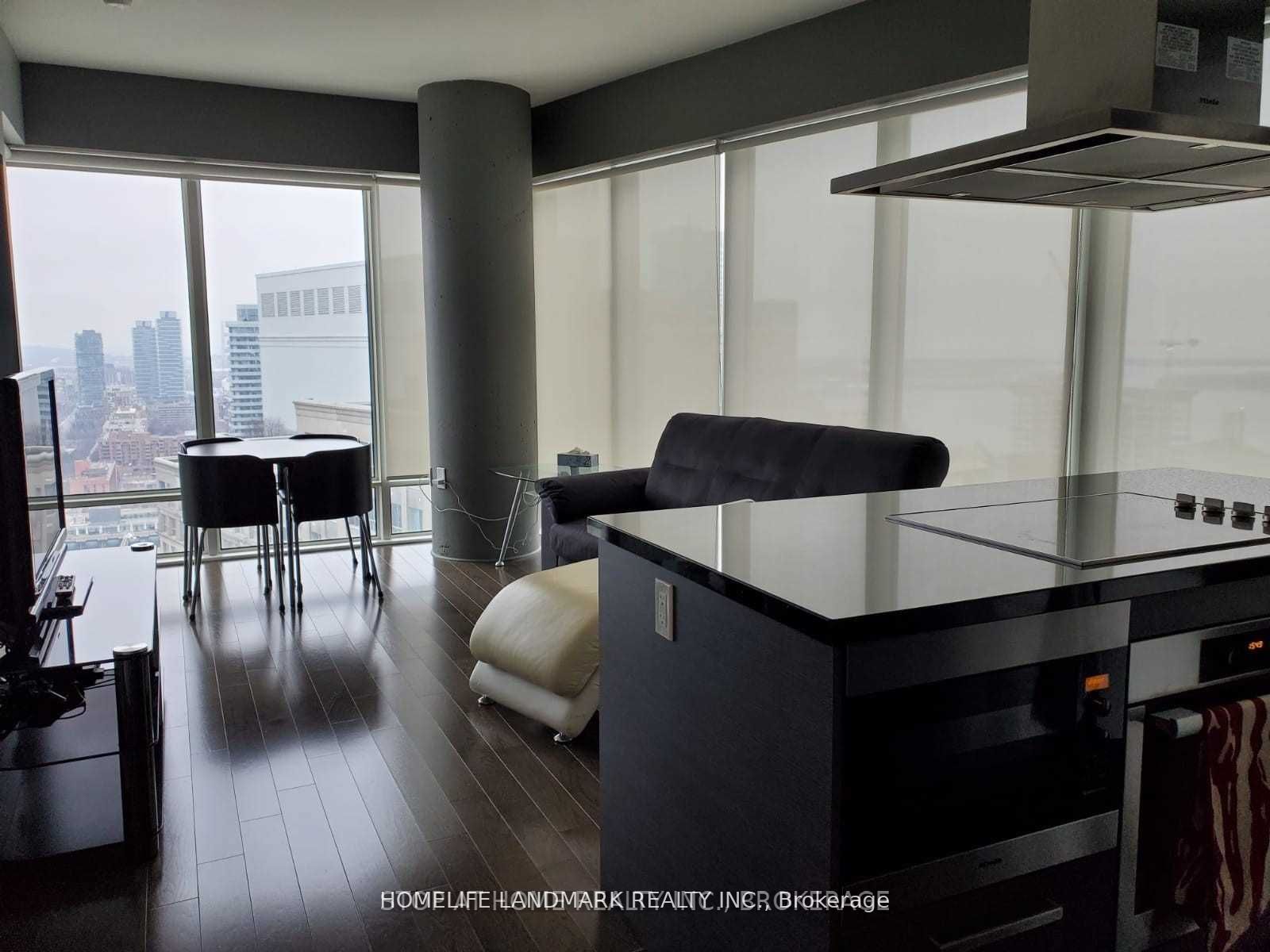 8 The Esplanade 3111, Toronto, ON M5E 0A6 photo 2