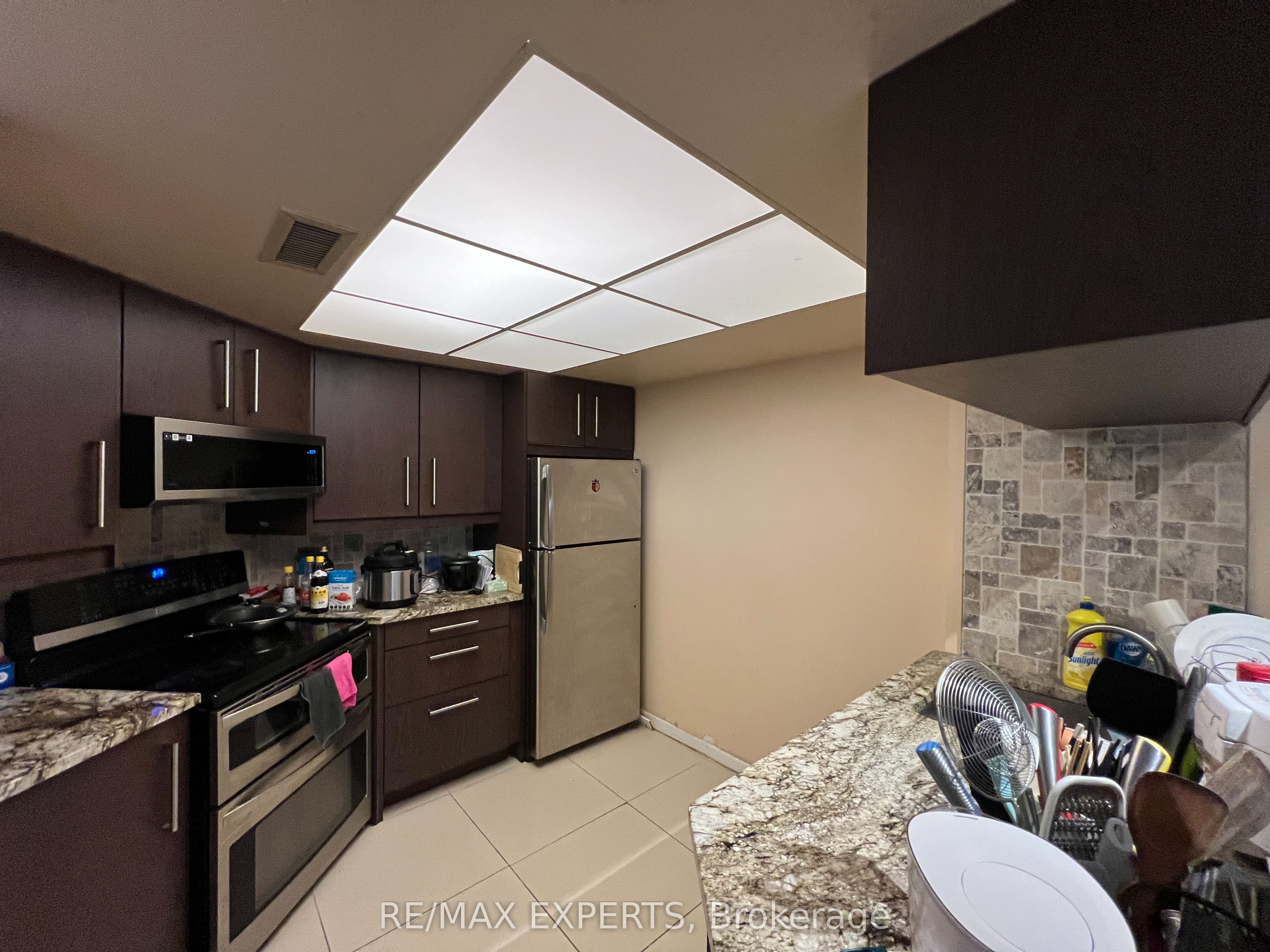 1001 Bay Street 2218, Toronto, ON M5S 3A6 photo 2