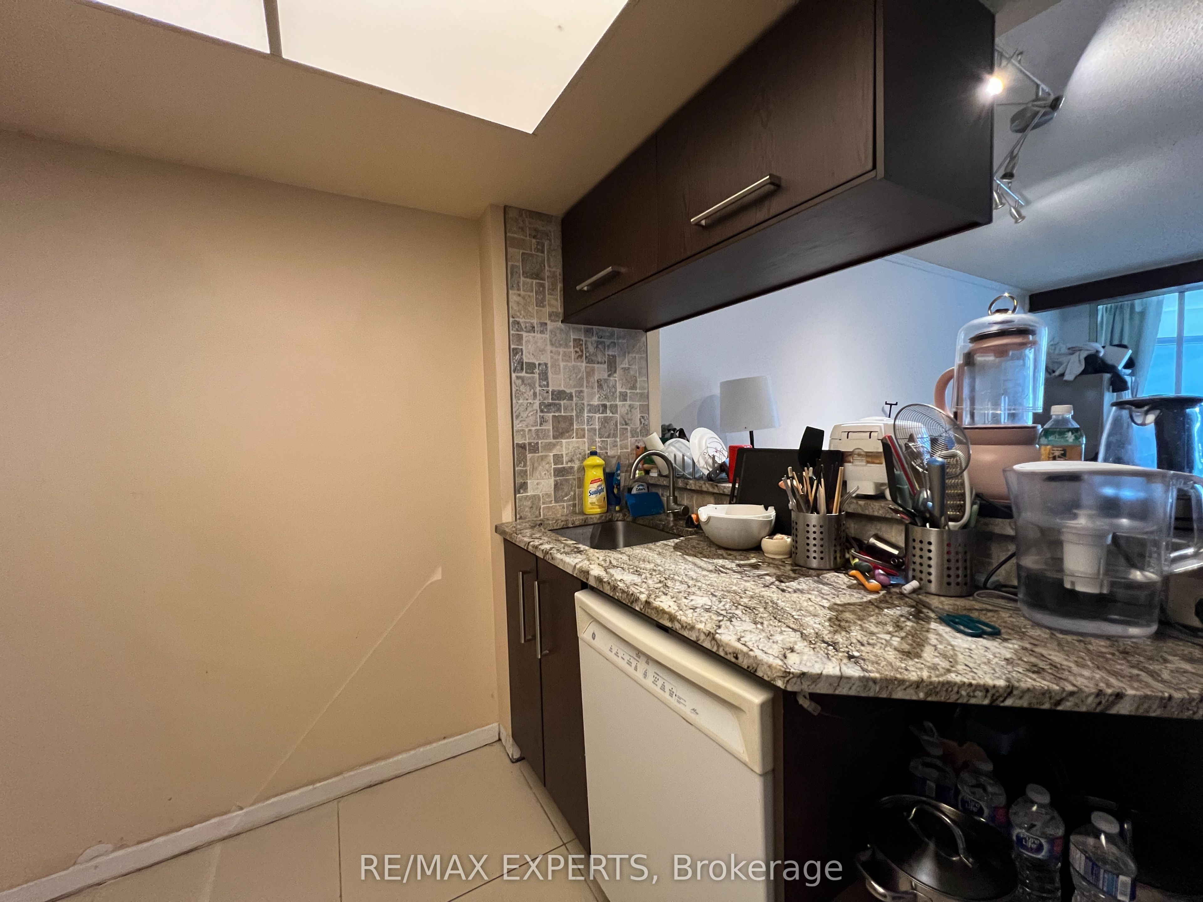 1001 Bay Street 2218, Toronto, ON M5S 3A6 photo 4