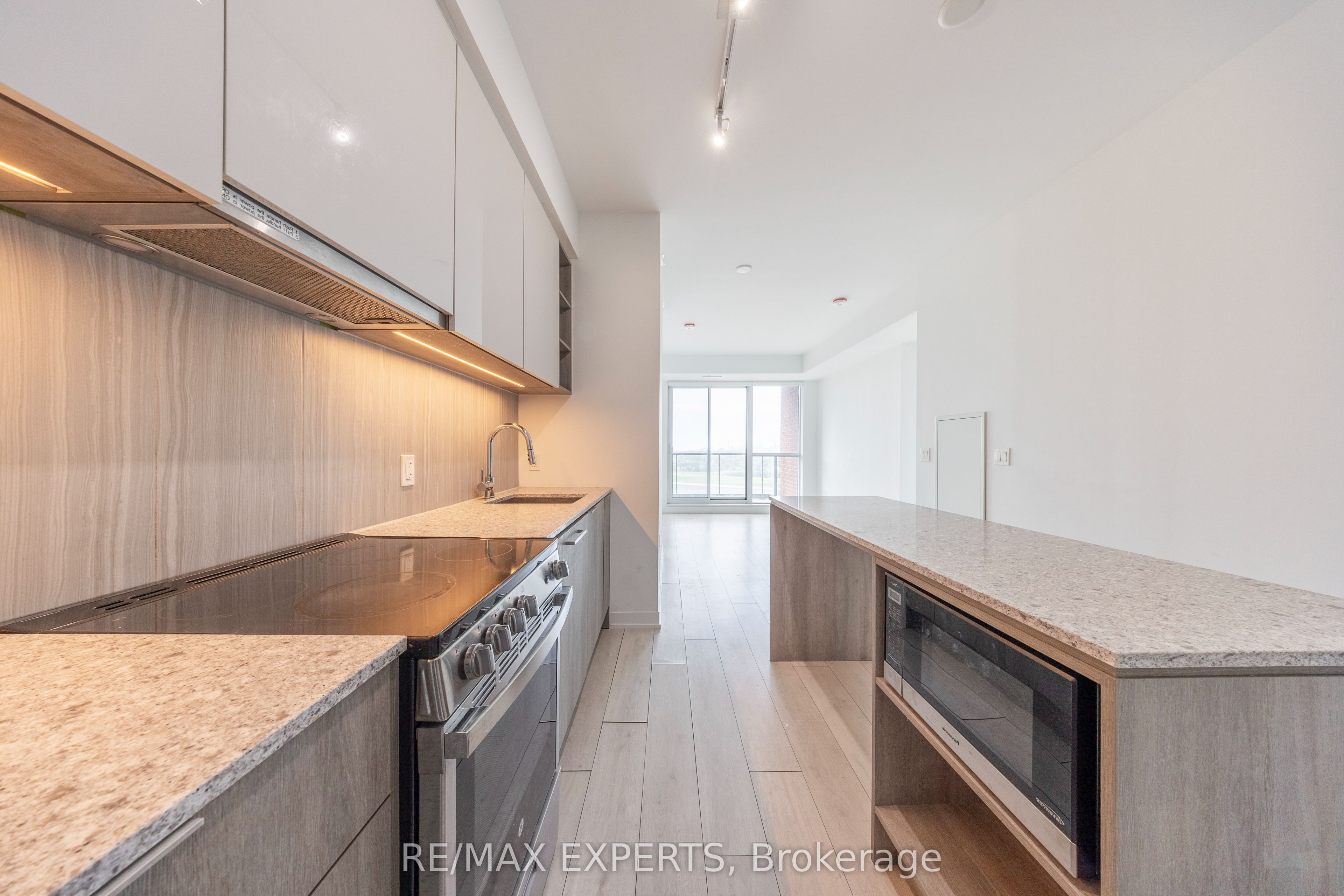 31 Tippett Road 1410, Toronto, ON M3H 0C8 photo 3