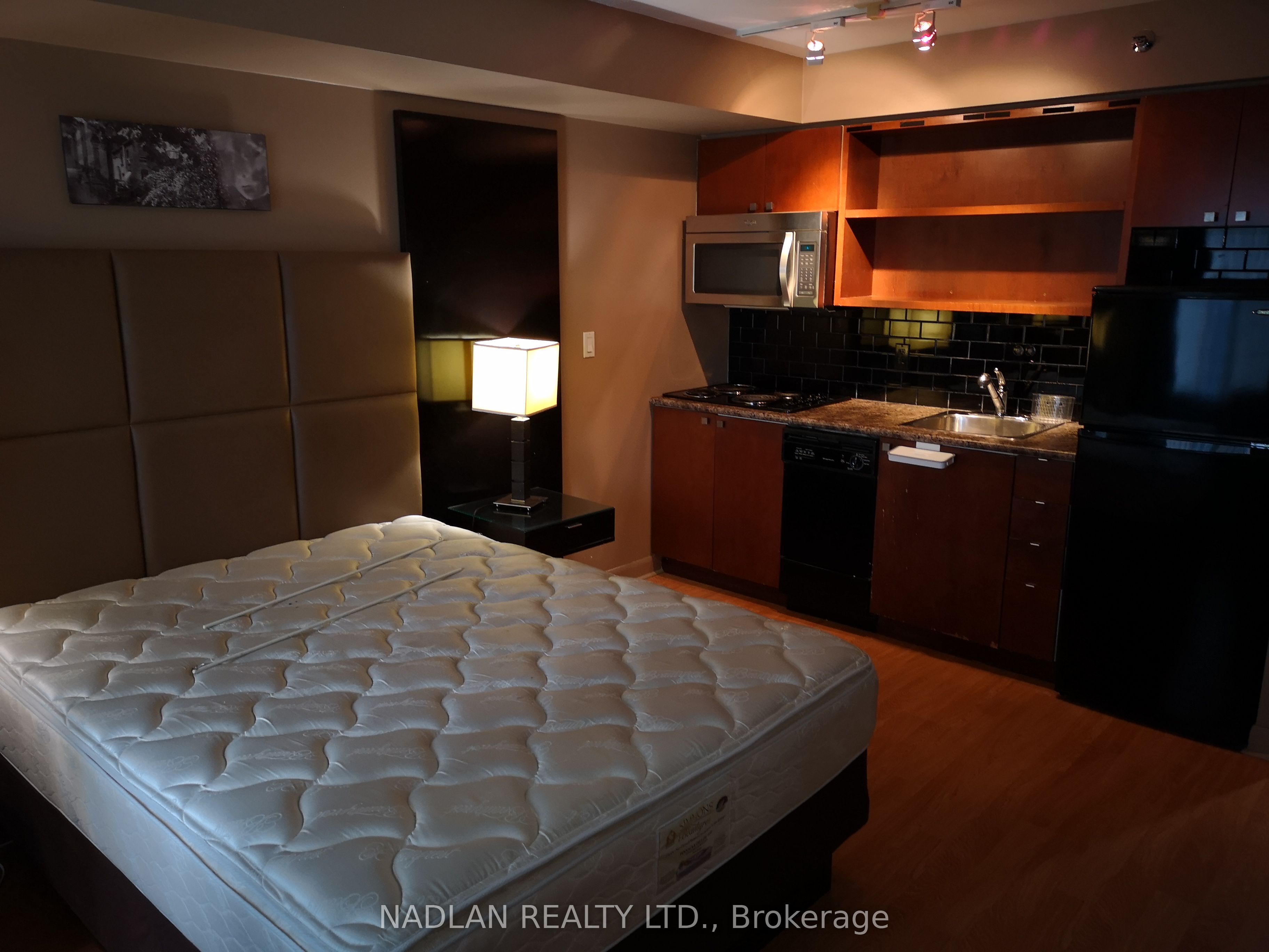 200 Victoria Street 1603, Toronto, ON M5B 2R3 photo 5