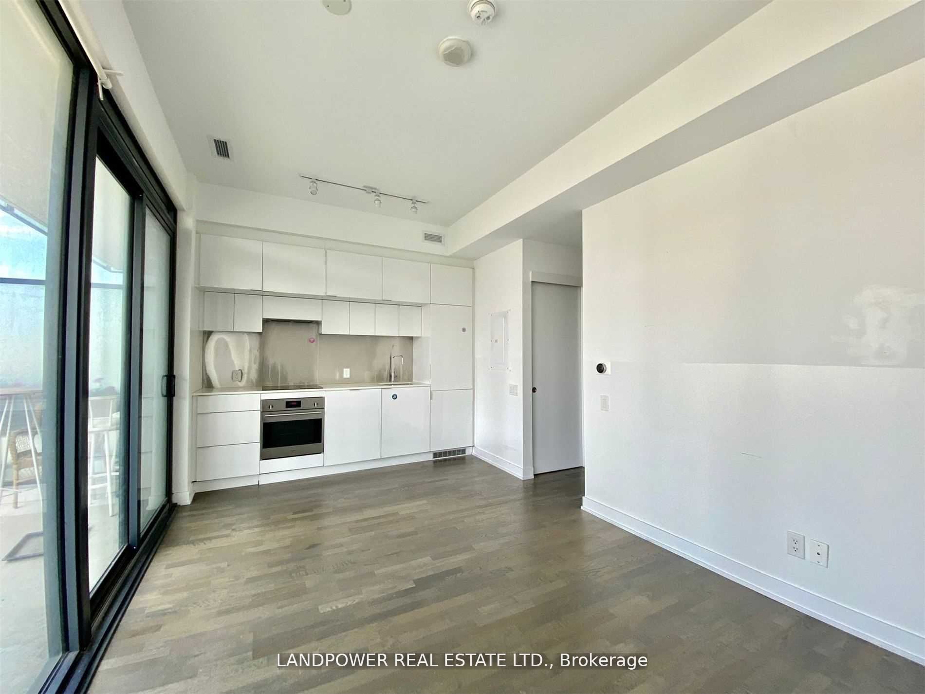 185 Roehampton Avenue 804, Toronto, ON M4P 1R4 photo 3