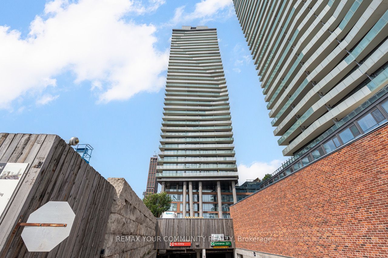 70 Distillery Lane 3704, Toronto, ON M5A 0E3 photo 2