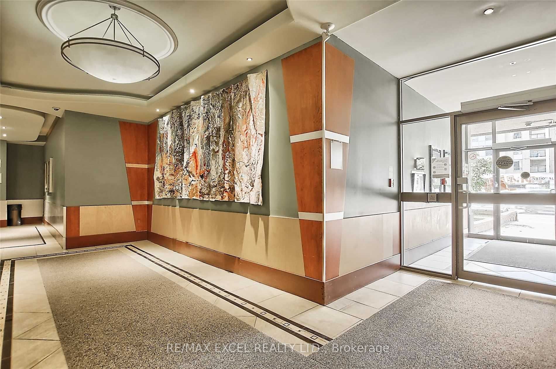 5949 Yonge Street 307, Toronto, ON M2M 3V8 photo 2