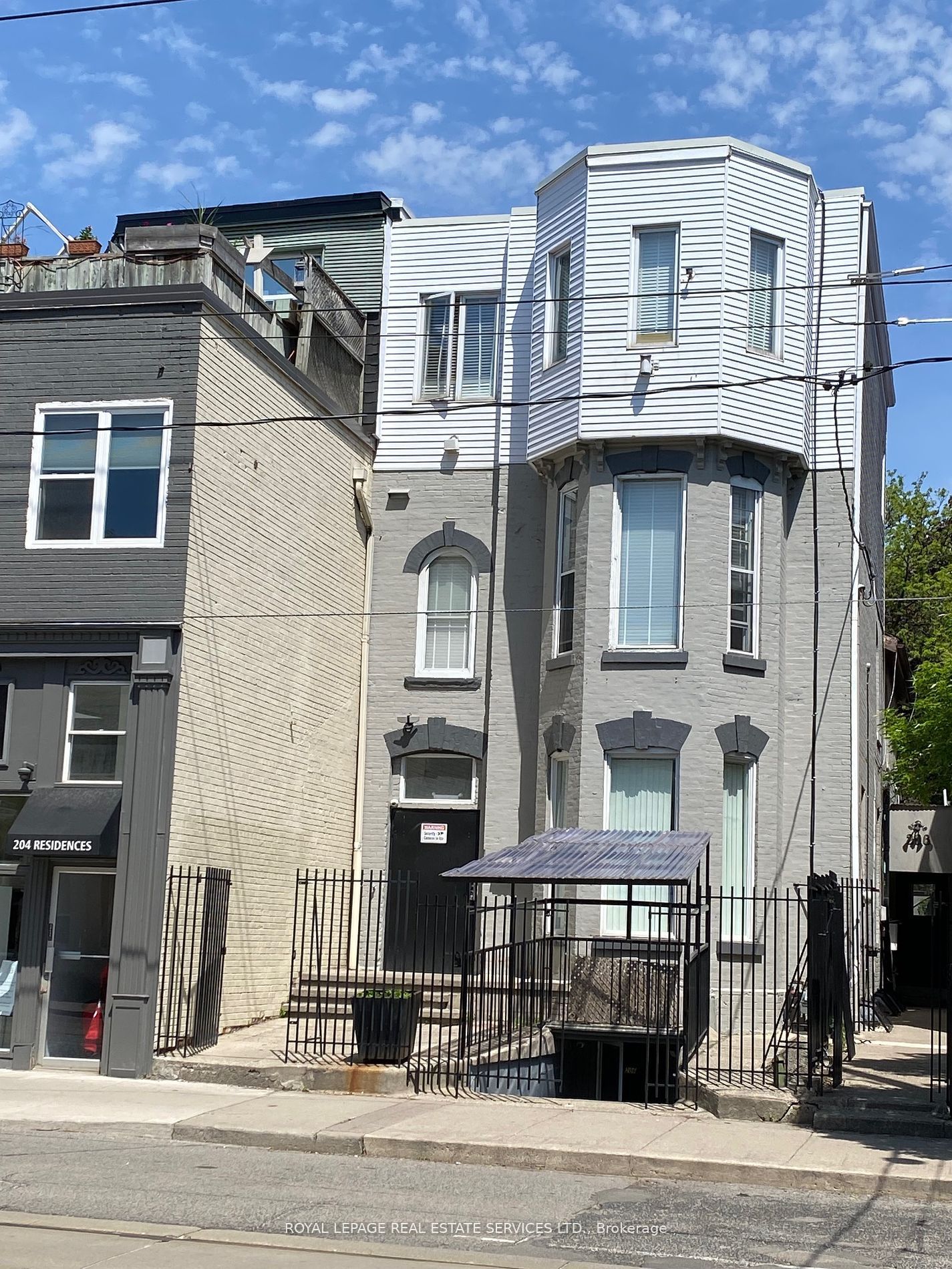 206 Carlton Street 202, Toronto, ON M5A 2L1