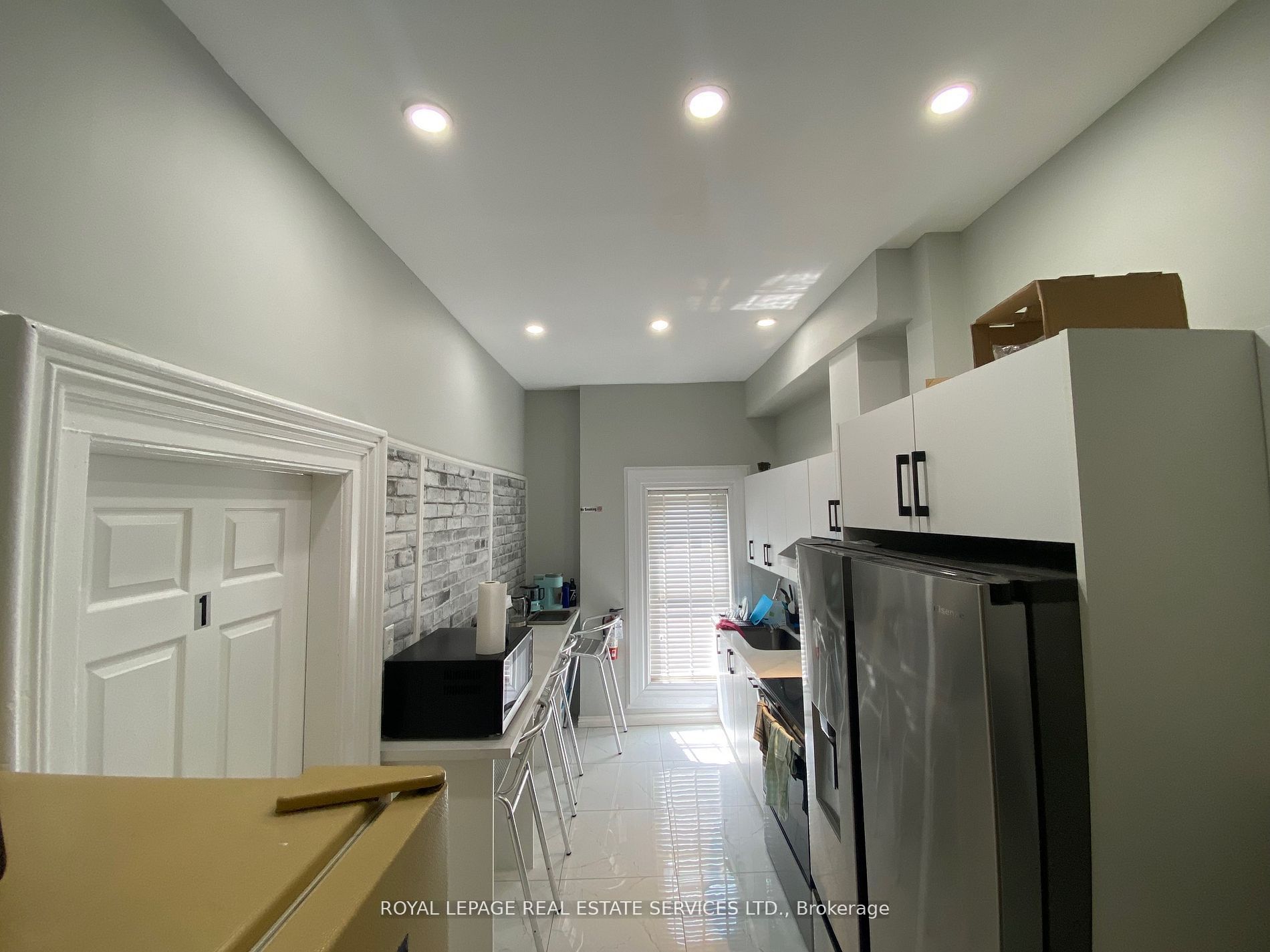 206 Carlton Street 202, Toronto, ON M5A 2L1 photo 2